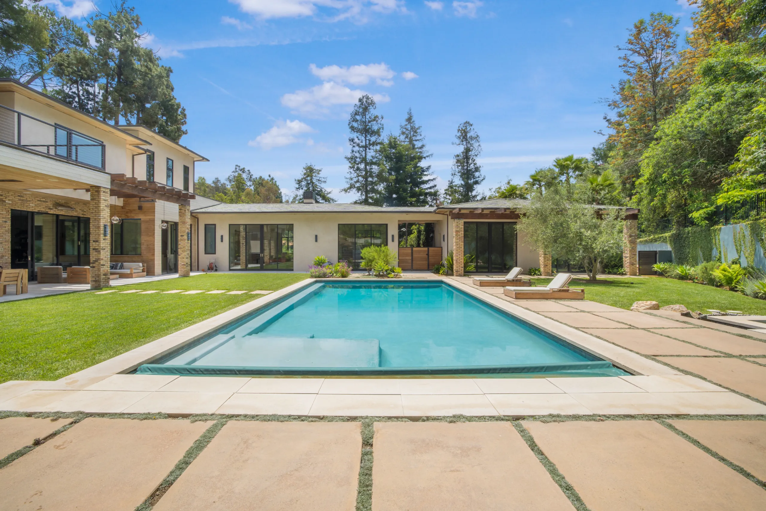 Stunning 8 BR Villa with Invigorating Pool — photograph 4