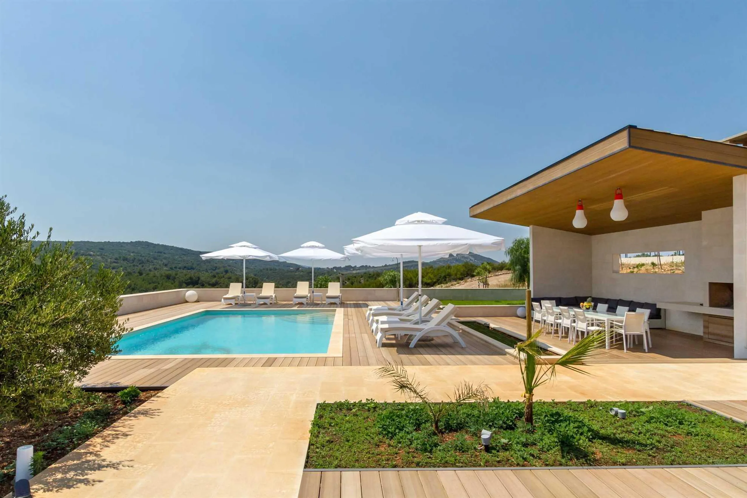 Radiant Modern Villa with Pool, Sauna, and Tennis Court in Hvar — photograph 7