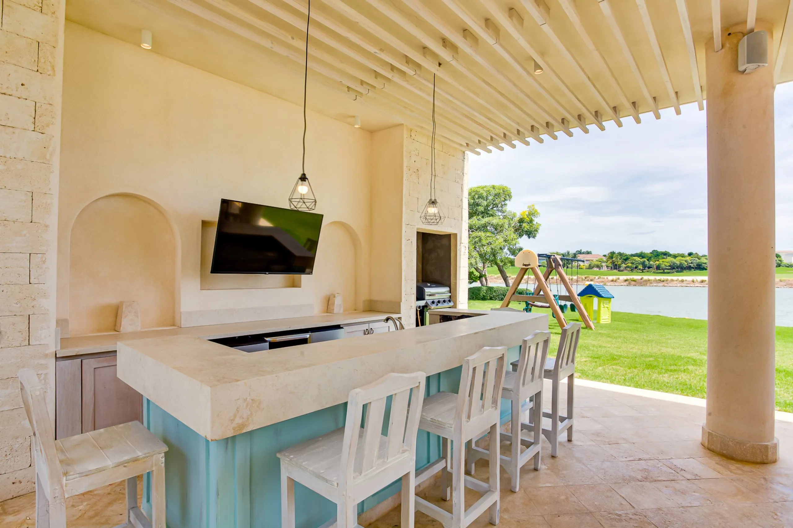 Sophisticated Punta Cana Villa with Private Pool, Modern Designs and Lake Views — photograph 8