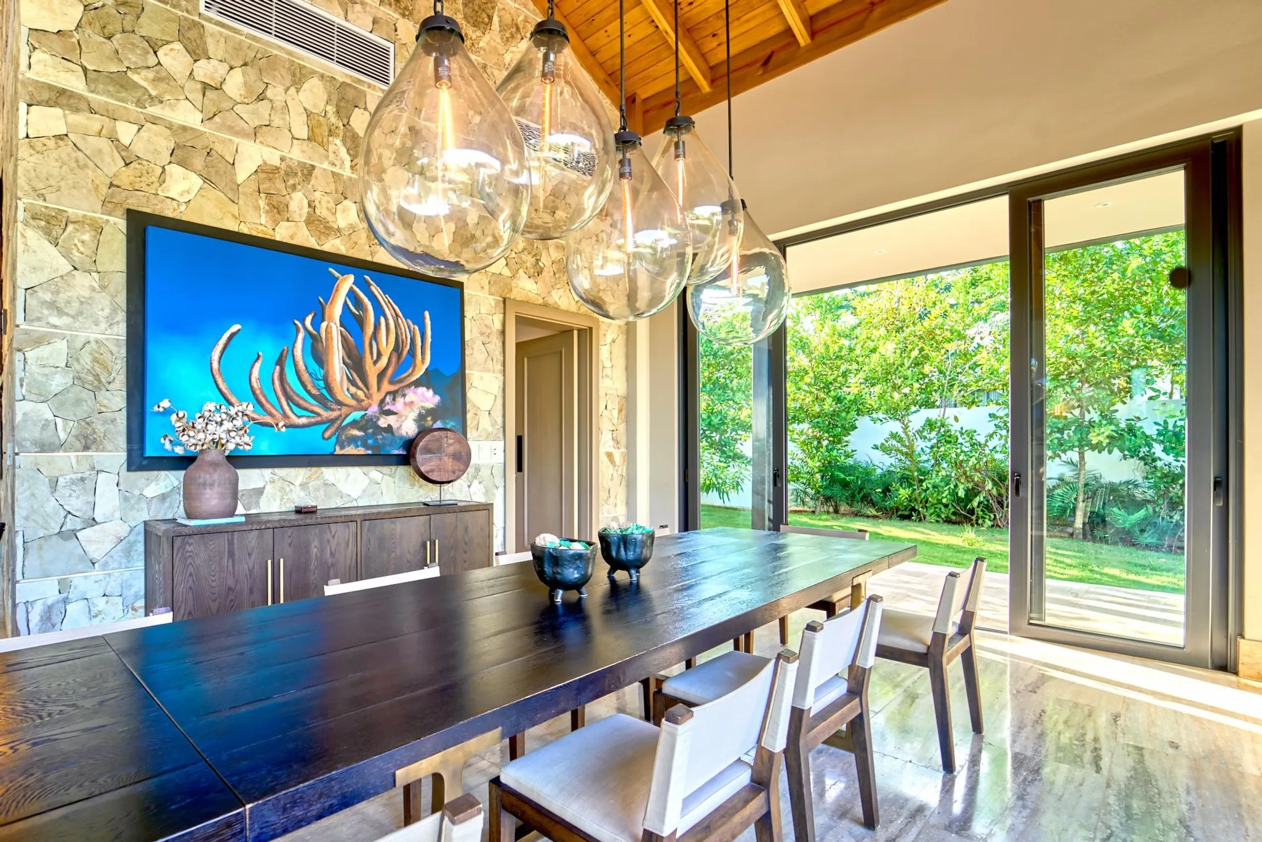Refreshing Modern Villa with Private Pool and Golf Course Nearby — photograph 6