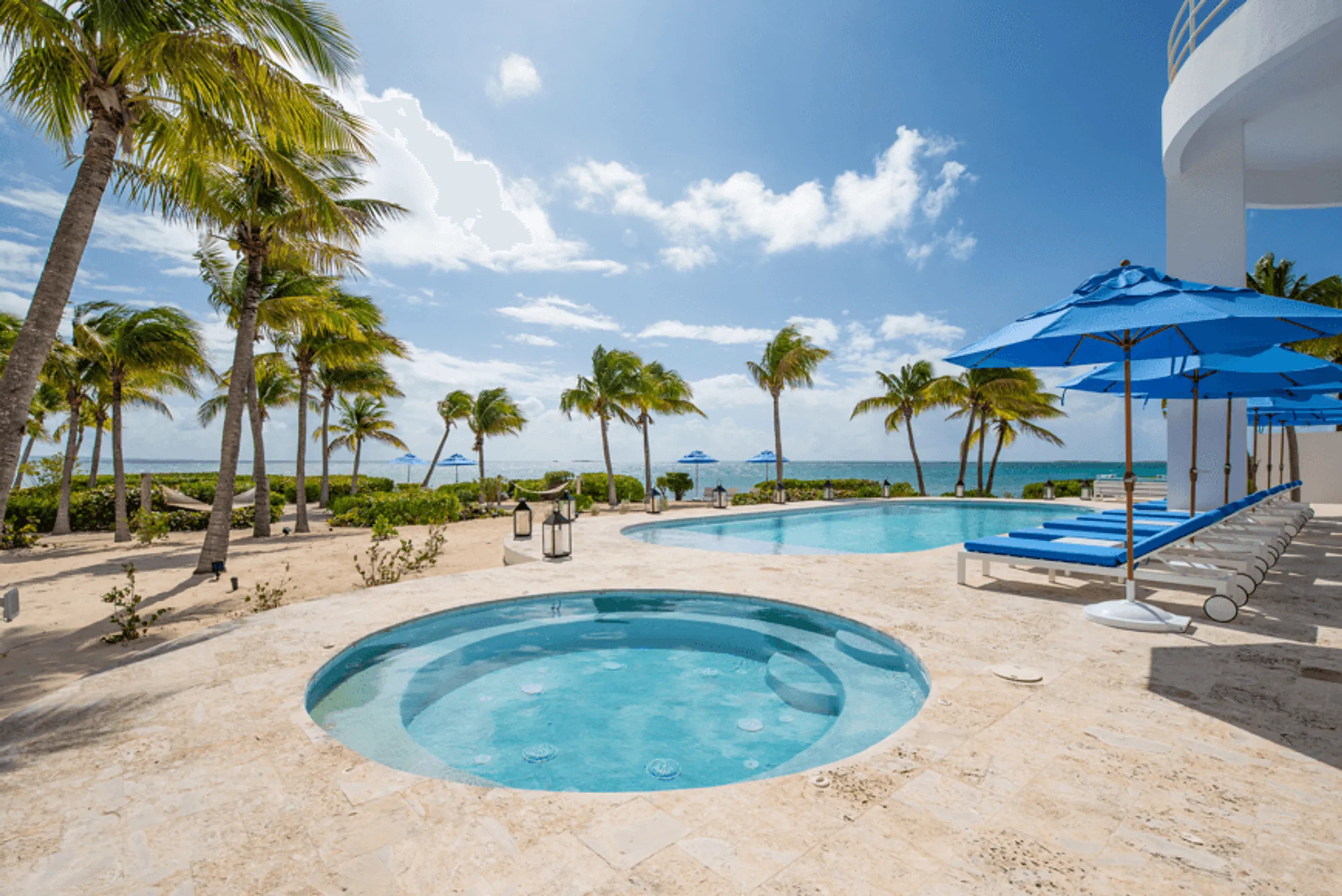 Grandiose Blue Bay Estate with Beachfront Access — photograph 7
