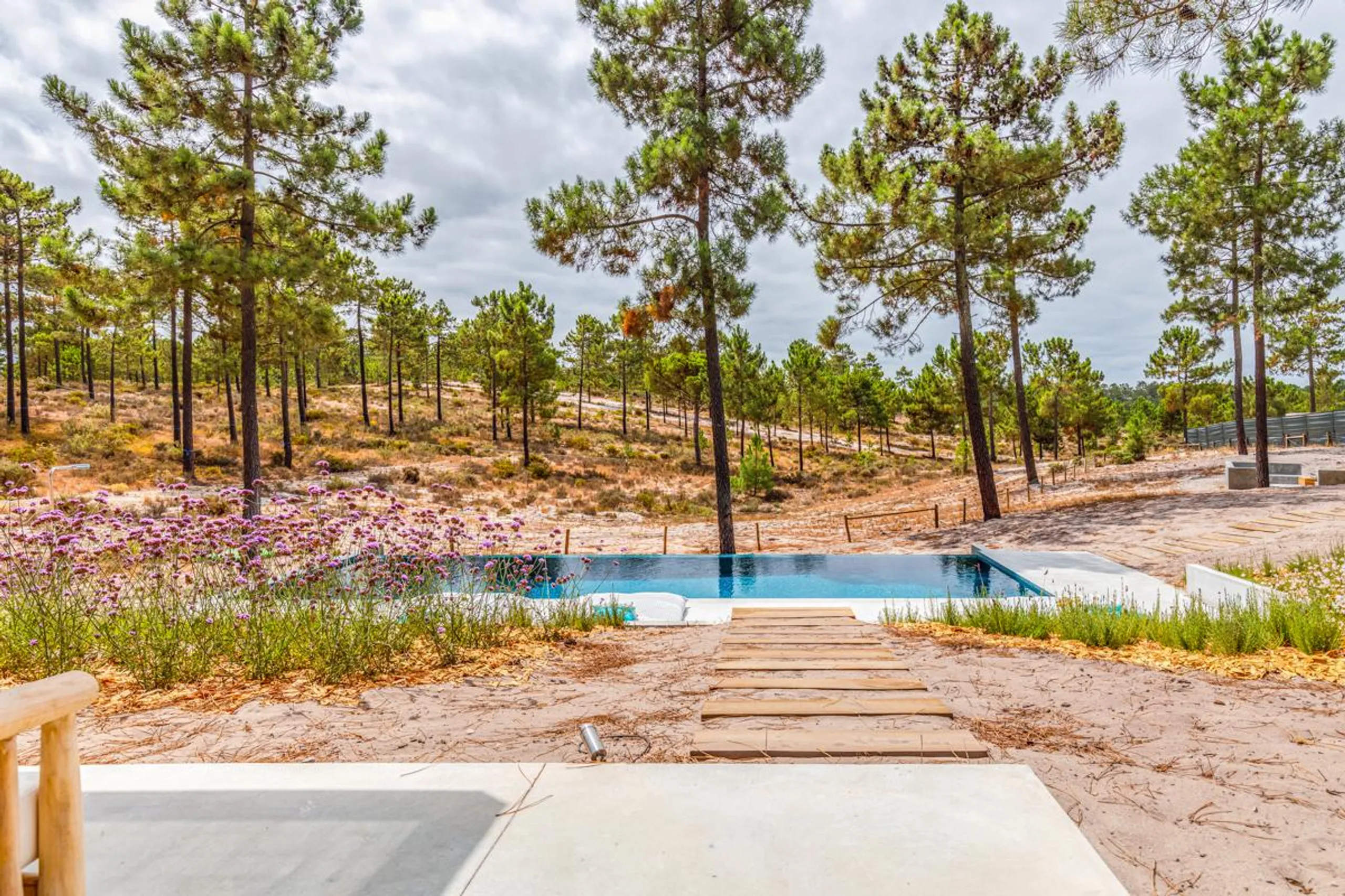 Modern Beach Haven Villa with Private Pool, and Close to Pristine Beach — photograph 11