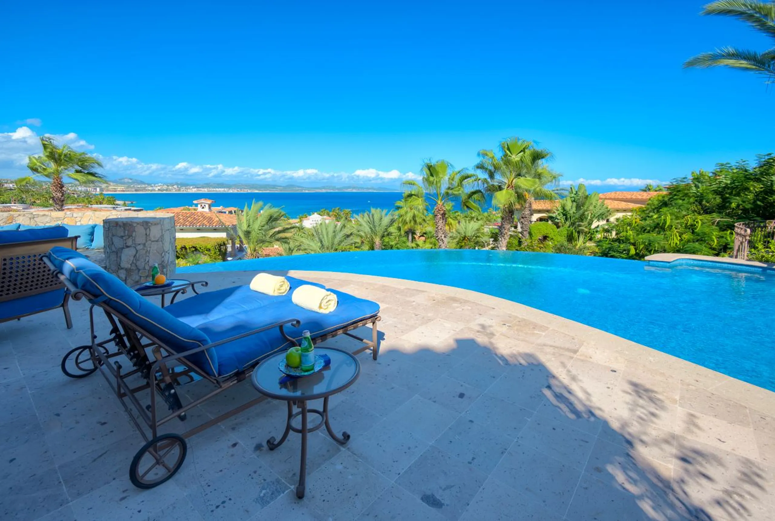 Opulent 5-Bedroom Villa with Private Infinity Pool, Firepit, and Ocean Views — photograph 5