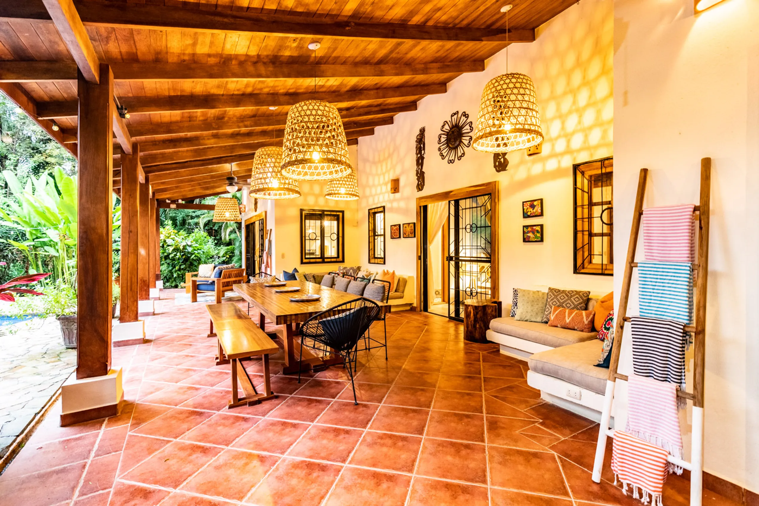 Exquisite Jungle Villa with Saltwater Pool & Beach Access — photograph 6