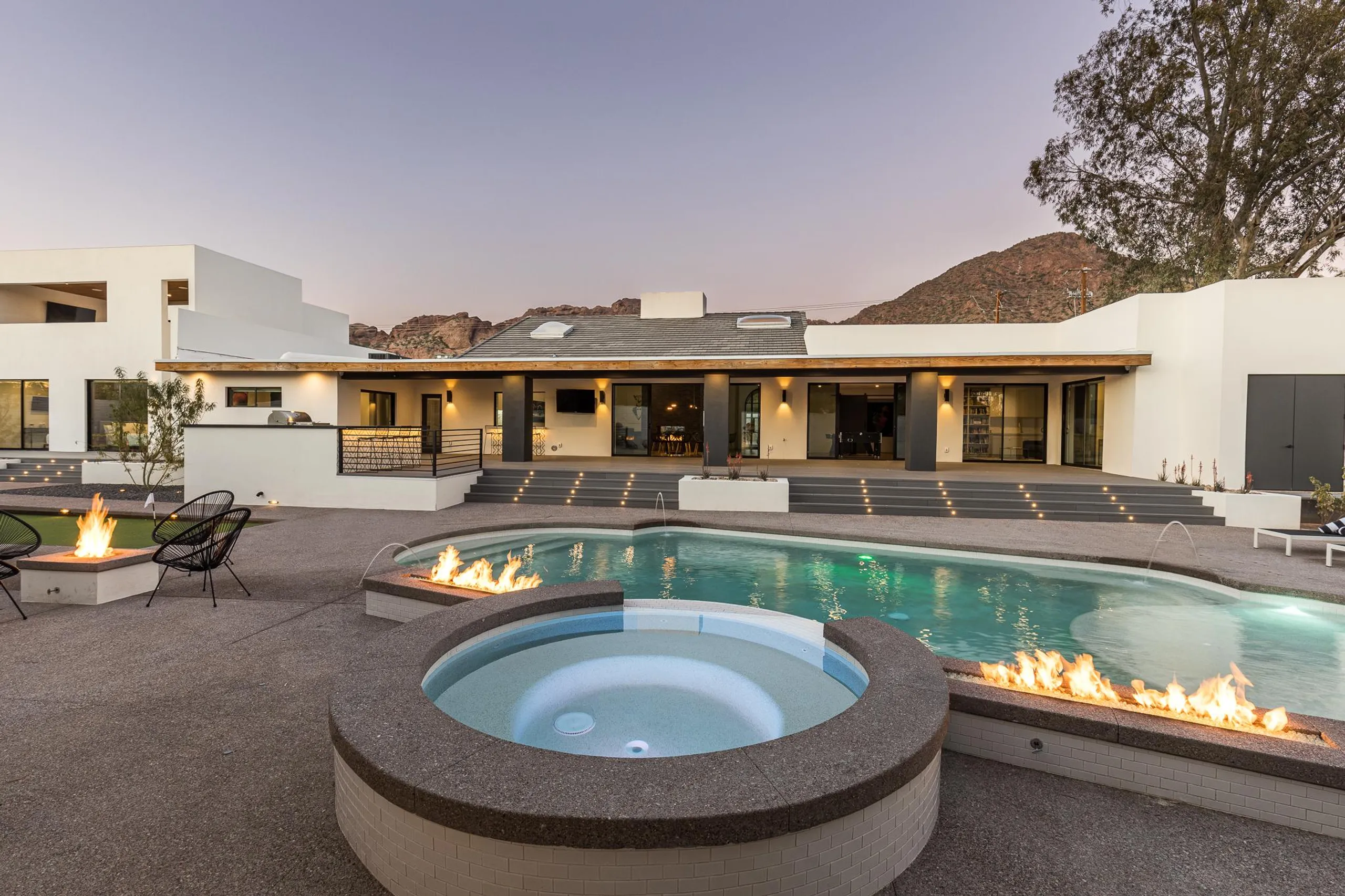 Unparalleled 8,500 Sq. Ft. Phoenix Villa with Private Heated Pool, Spa, Sauna, and Mountain Views — photograph 11