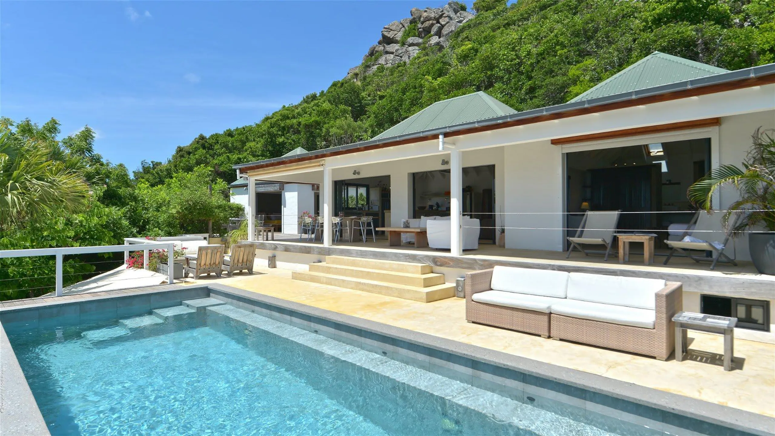 Refreshing Villa with Private Pool and High-Quality Amenities — photograph 3