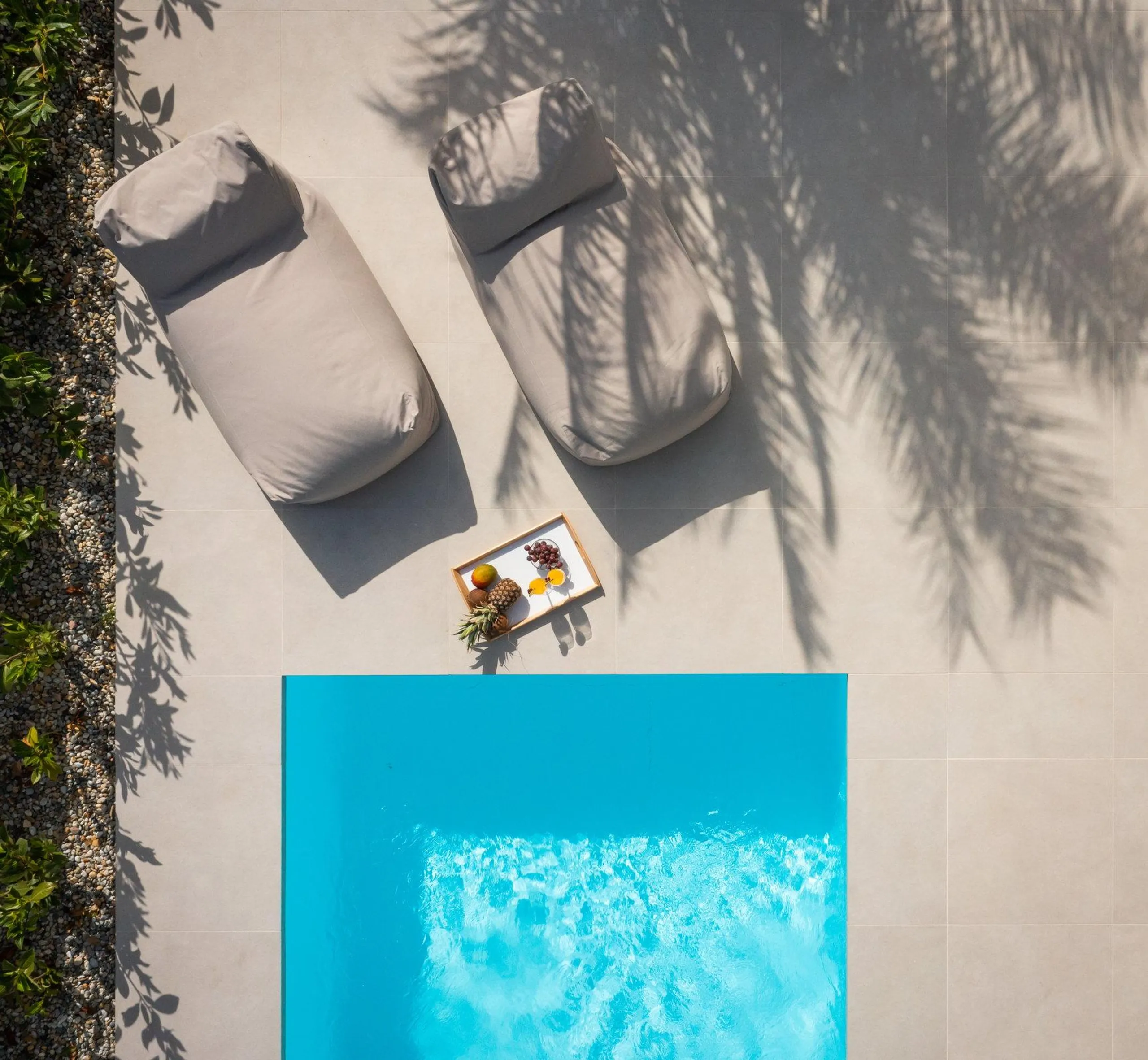 Gleaming Modern Villa with Pool and Sea Views — photograph 10