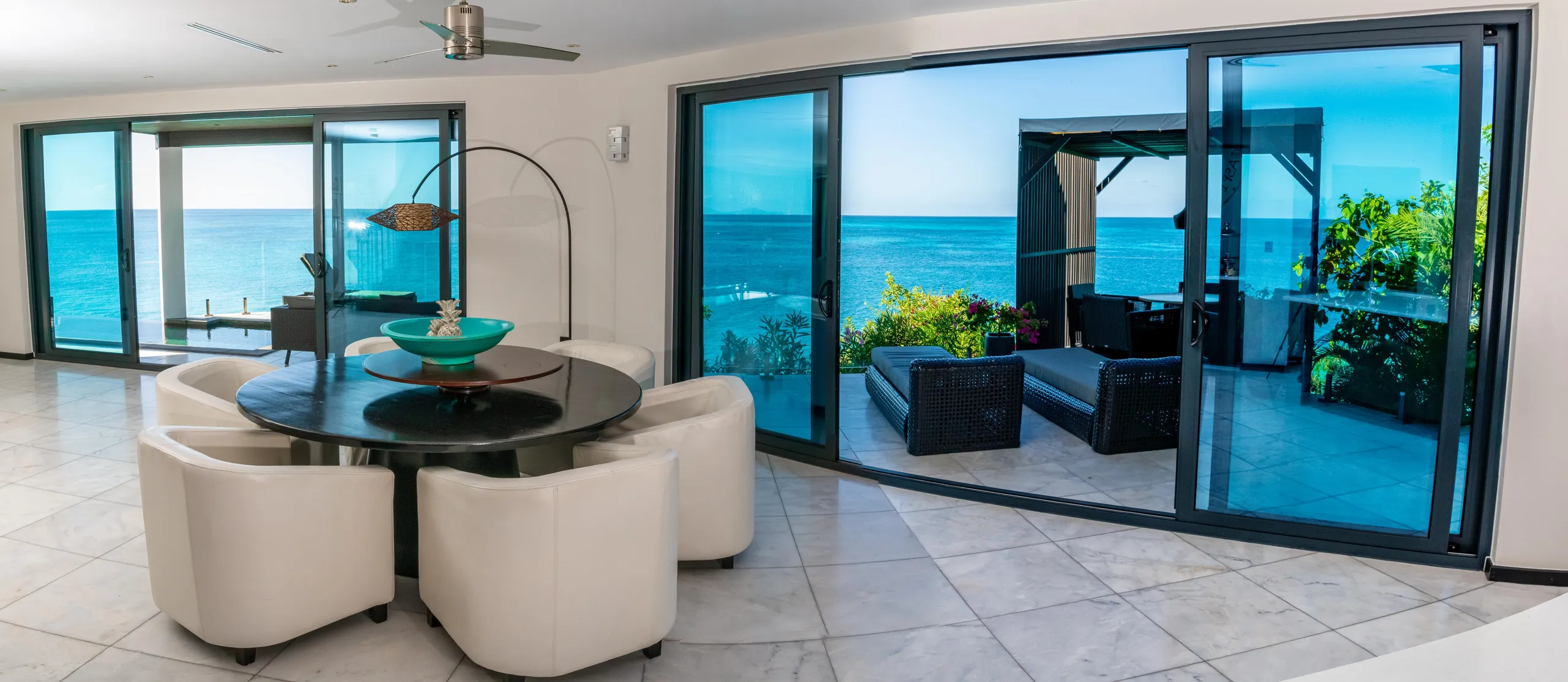 Prestige Oceanfront Villa with Infinity Pool and Spectacular Views — photograph 7