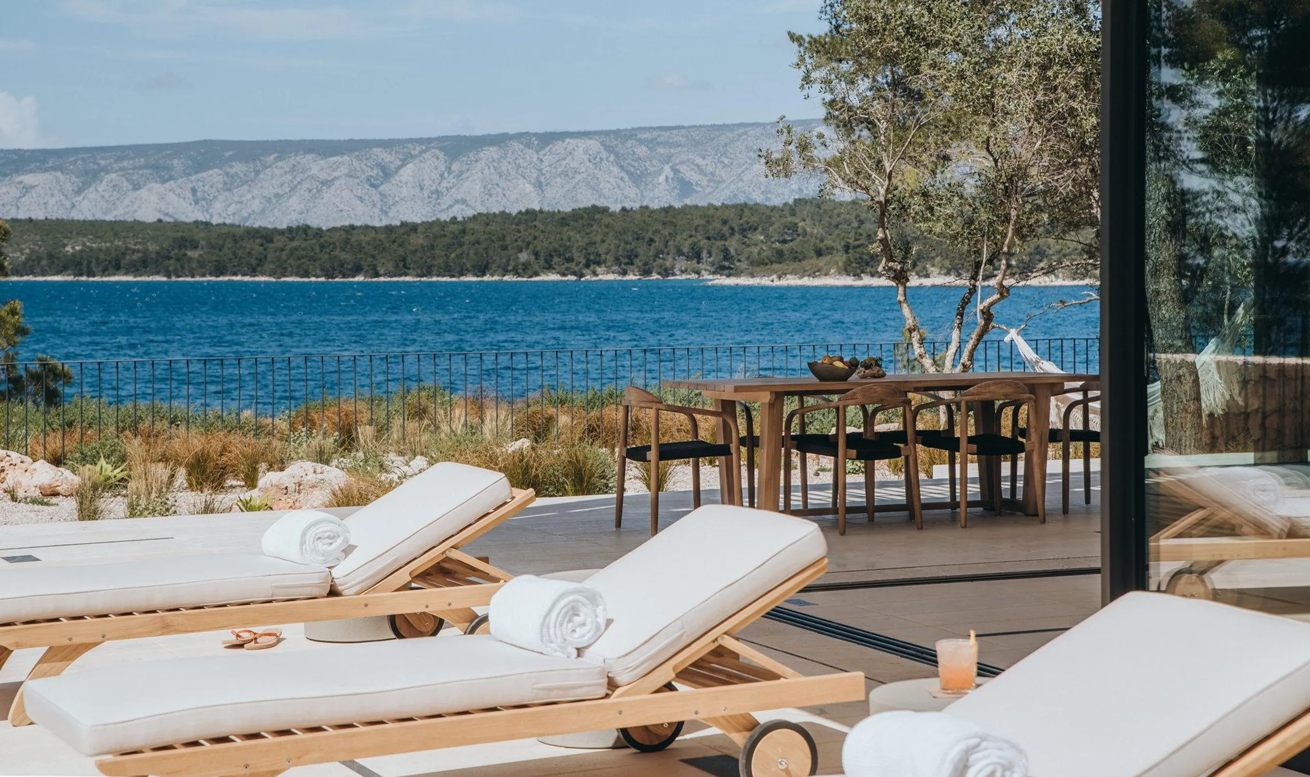 Plush and Inviting Villa on Hvar island with Private Heated Pool and Sea Views — photograph 12