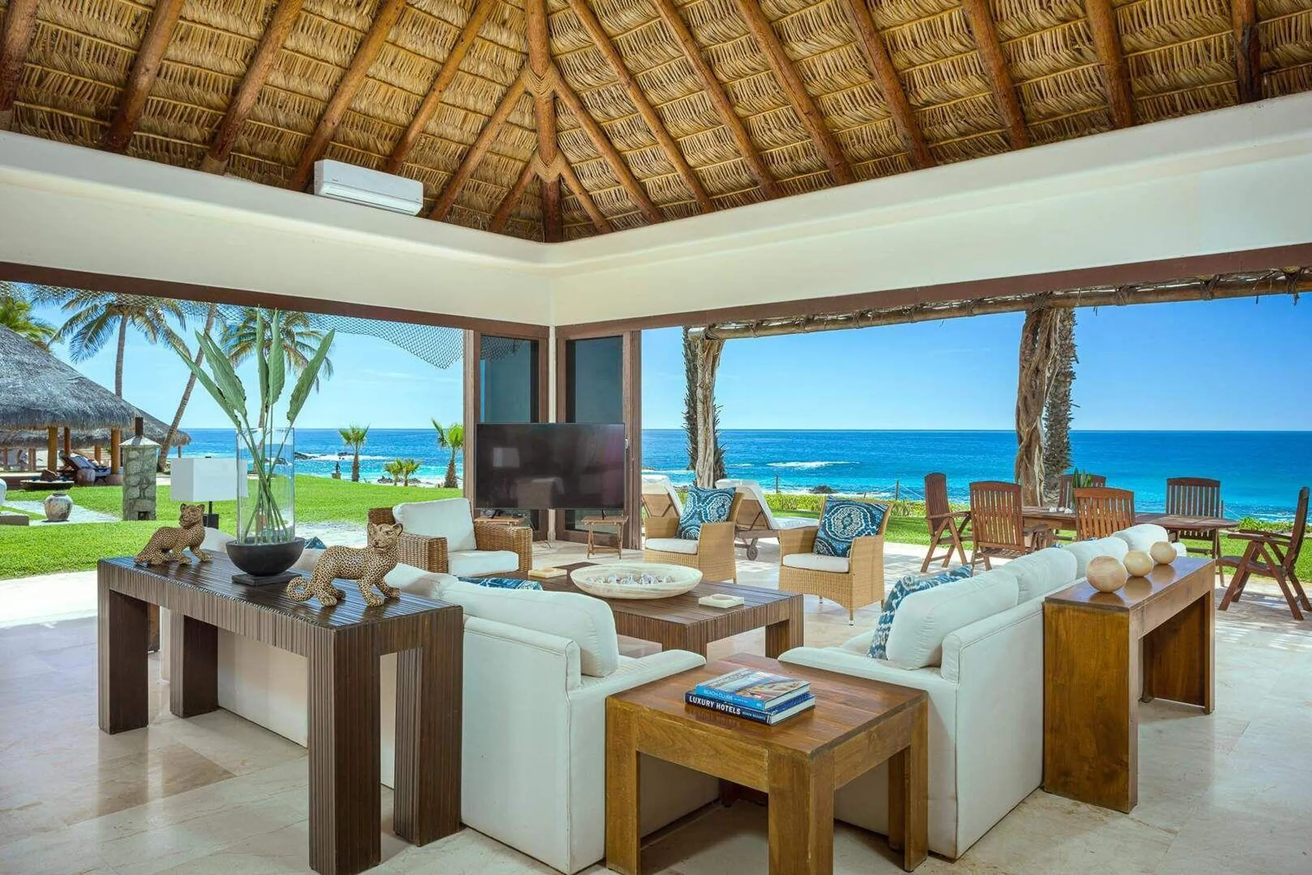 Stunningly Unique Cabo Real Vacation Villa with Infinity Pool, Hot Tub and Incredible Ocean Views — photograph 5