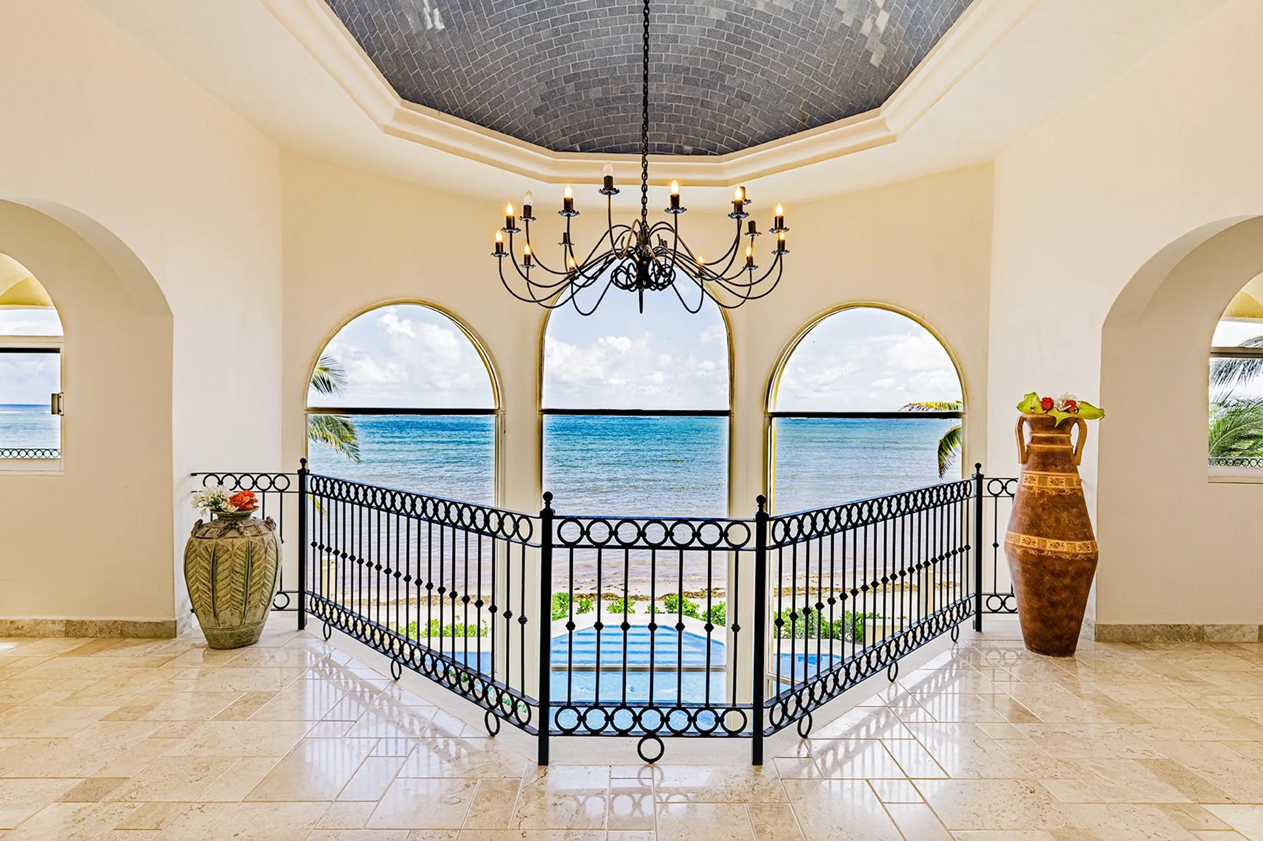 Splendid 8-Bedroom Beachfront Villa in Tankah, Tulum with Ocean Views & Cenote Access — photograph 5