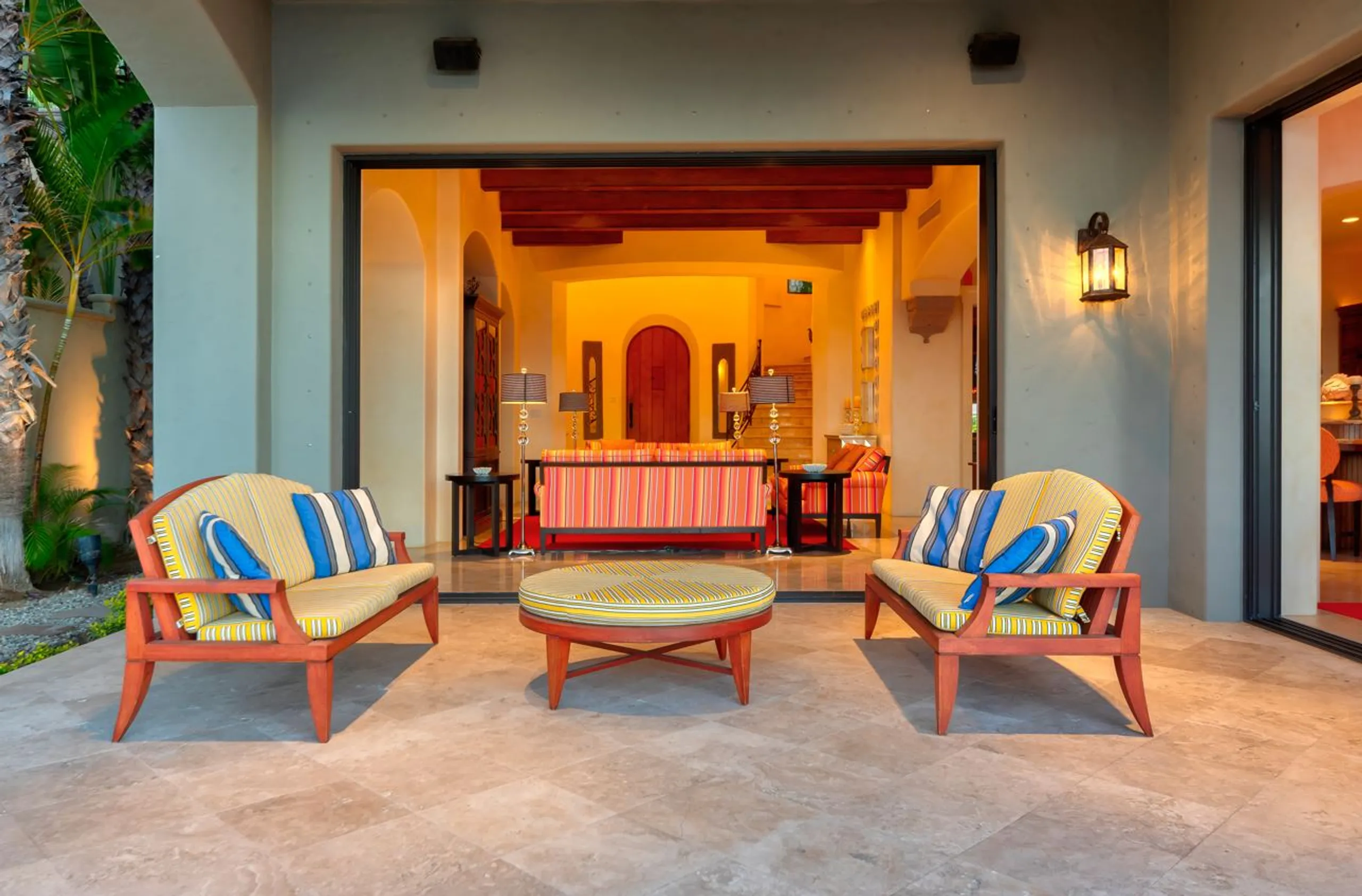Sumptuously Furnished Oceanview Villa with Private Swimming Pool and Stunning Views — photograph 4