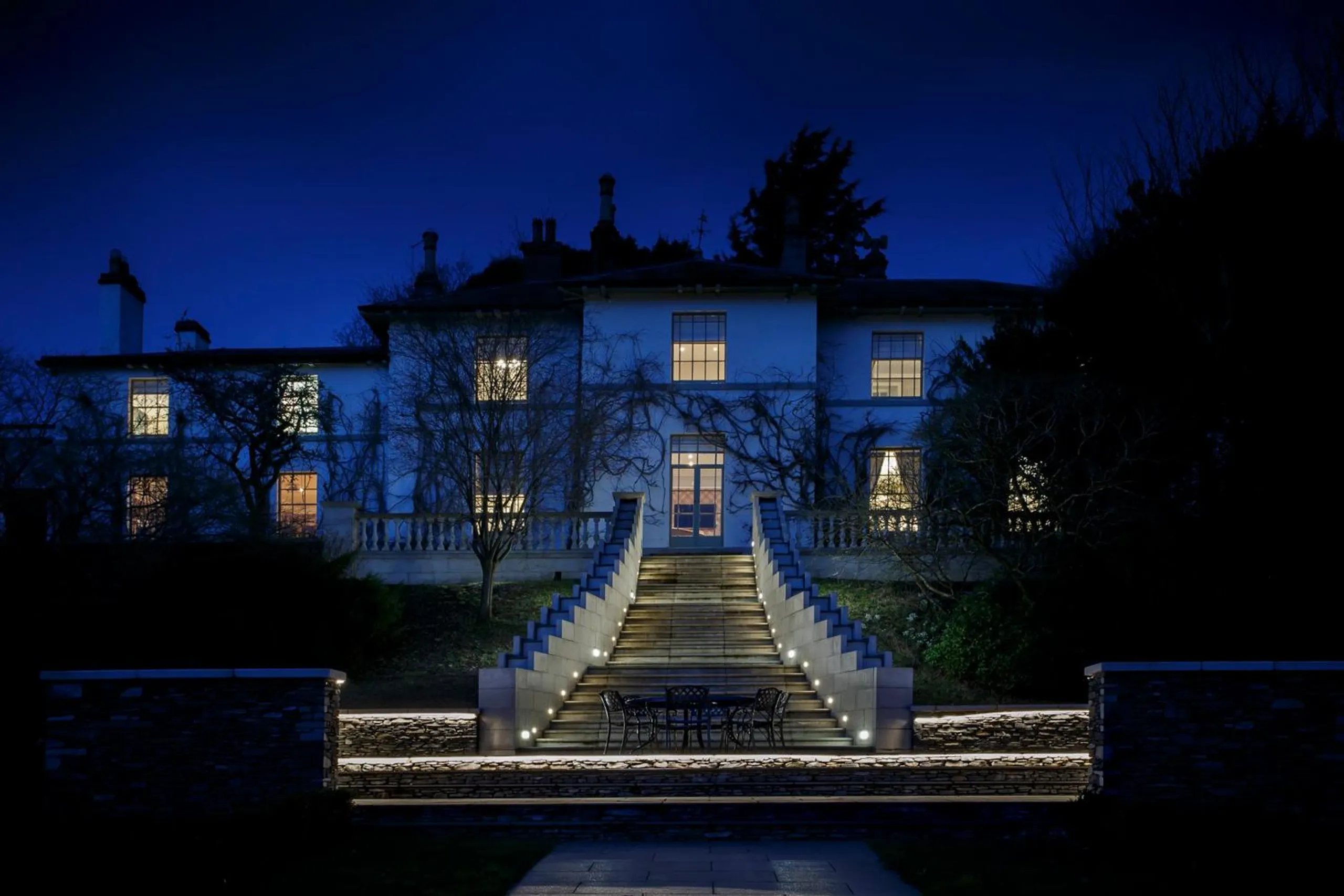 Sophisticated Lake District Villa: Stunning Grounds, Private Spa, and Gourmet Kitchen — photograph 10