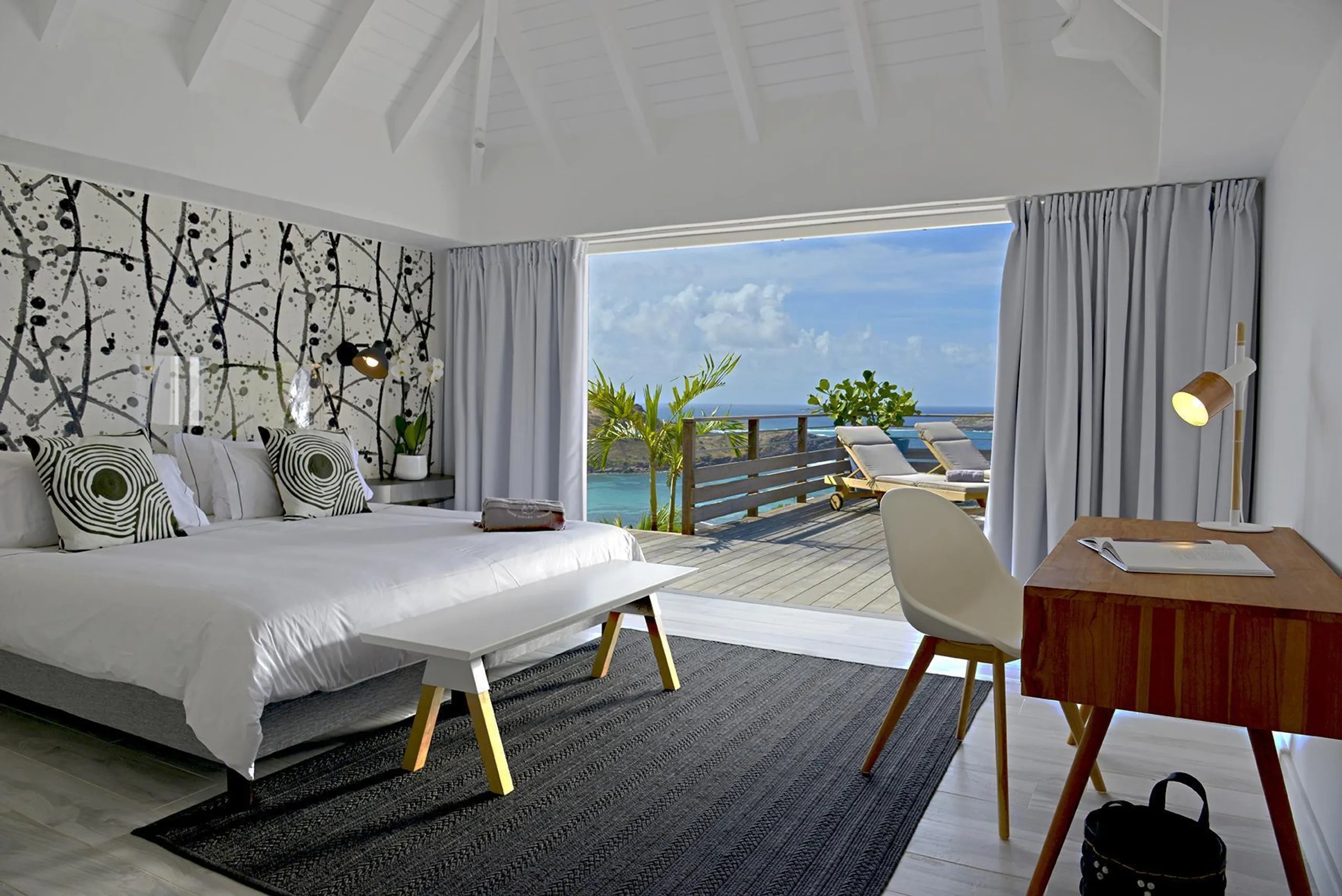 Majestic Oceanside Villa with Private Pool and Ocean Views — photograph 6