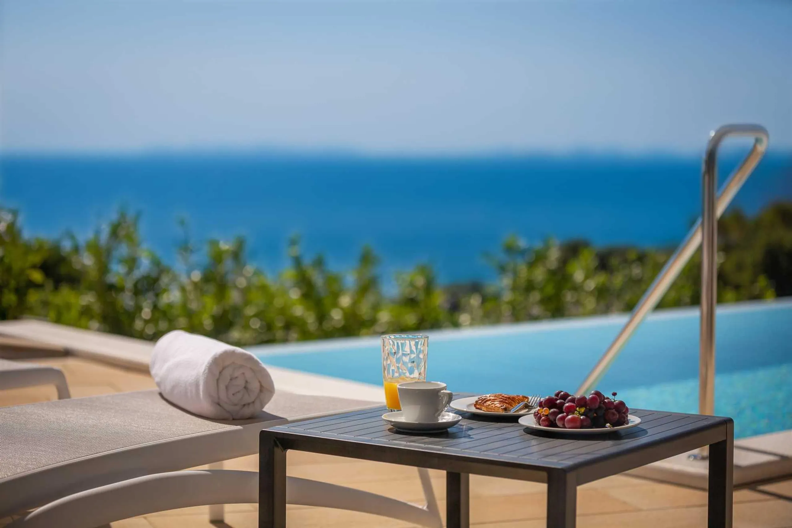Posh Modern Villa with Private Infinity Pool and Stunning Sea Views in Primosten — photograph 6