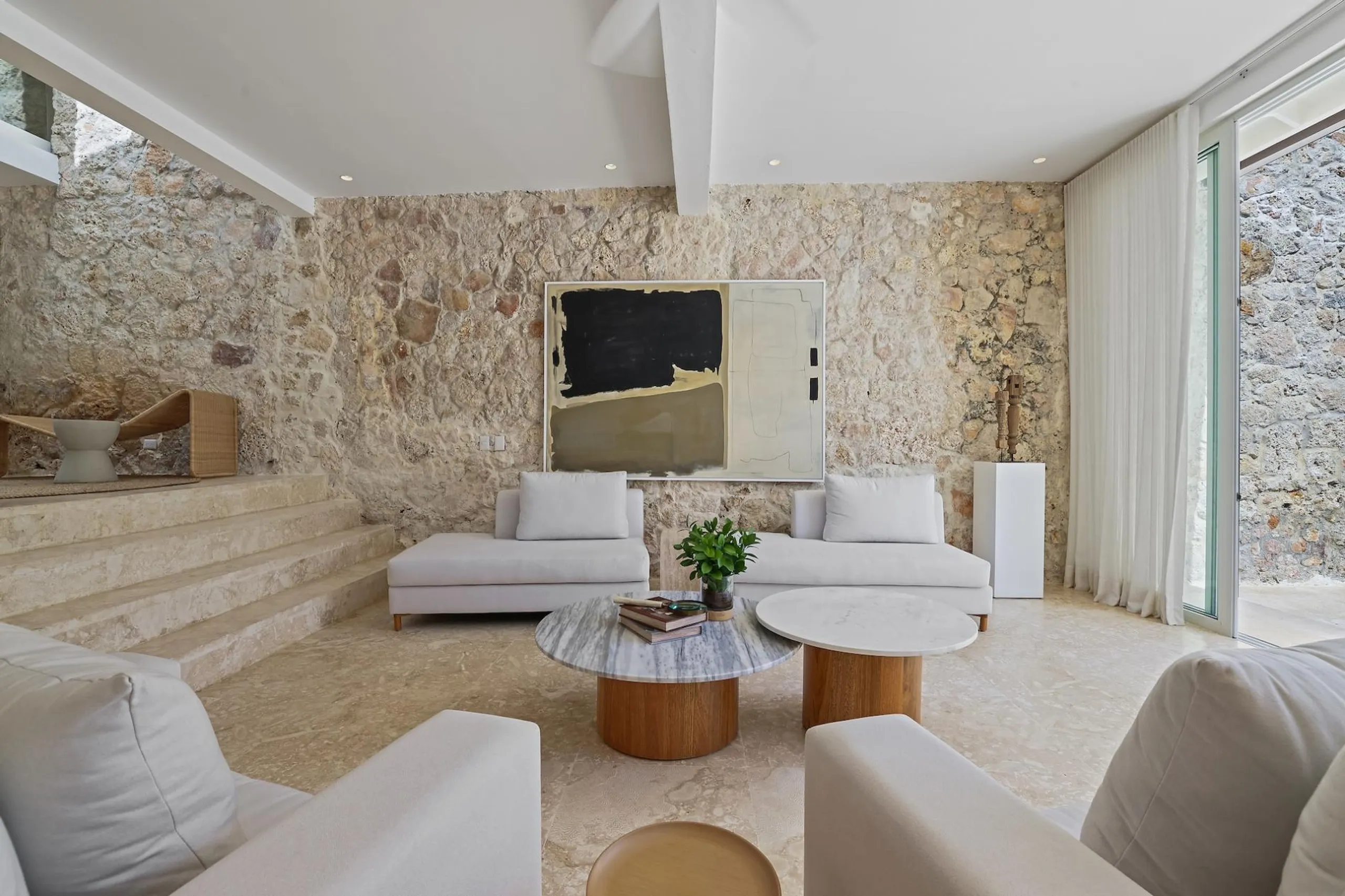 Stylish Poolside Villa with Infinity Pool, Hot Tub & Chic Interiors — photograph 8