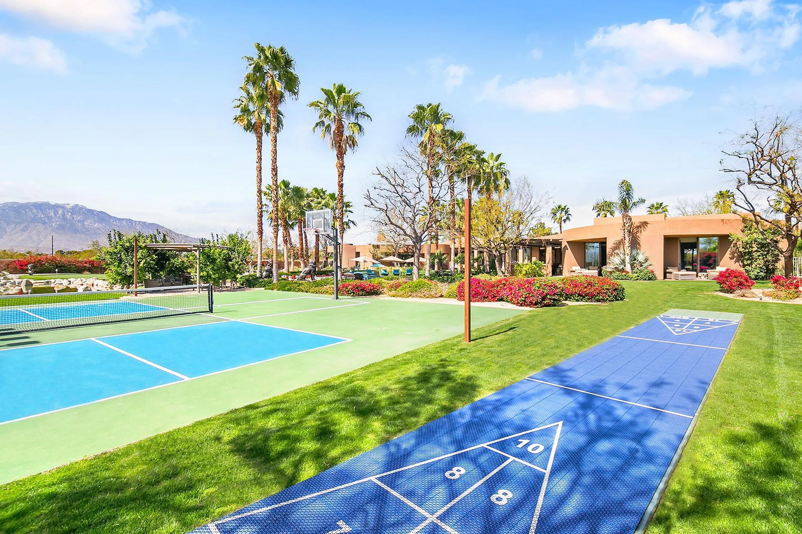 Regal Two Acre Mini Resort with Numerous Play Activities and Private Pool — photograph 3