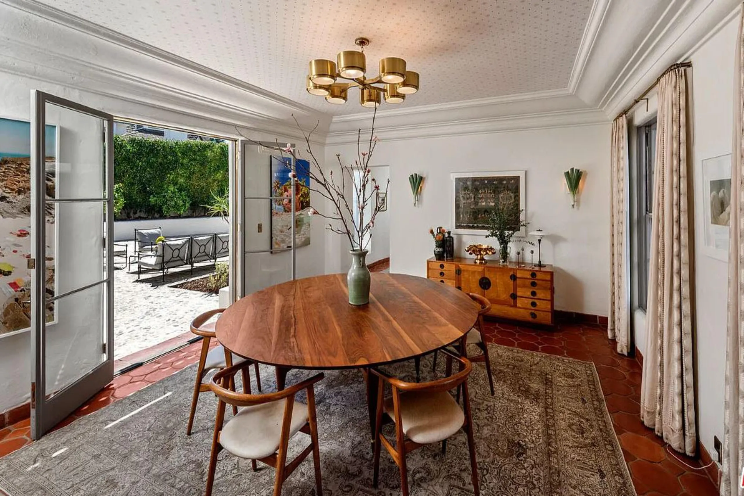 Pristine Modern Holly Wood Hills Estate with private pool — photograph 10