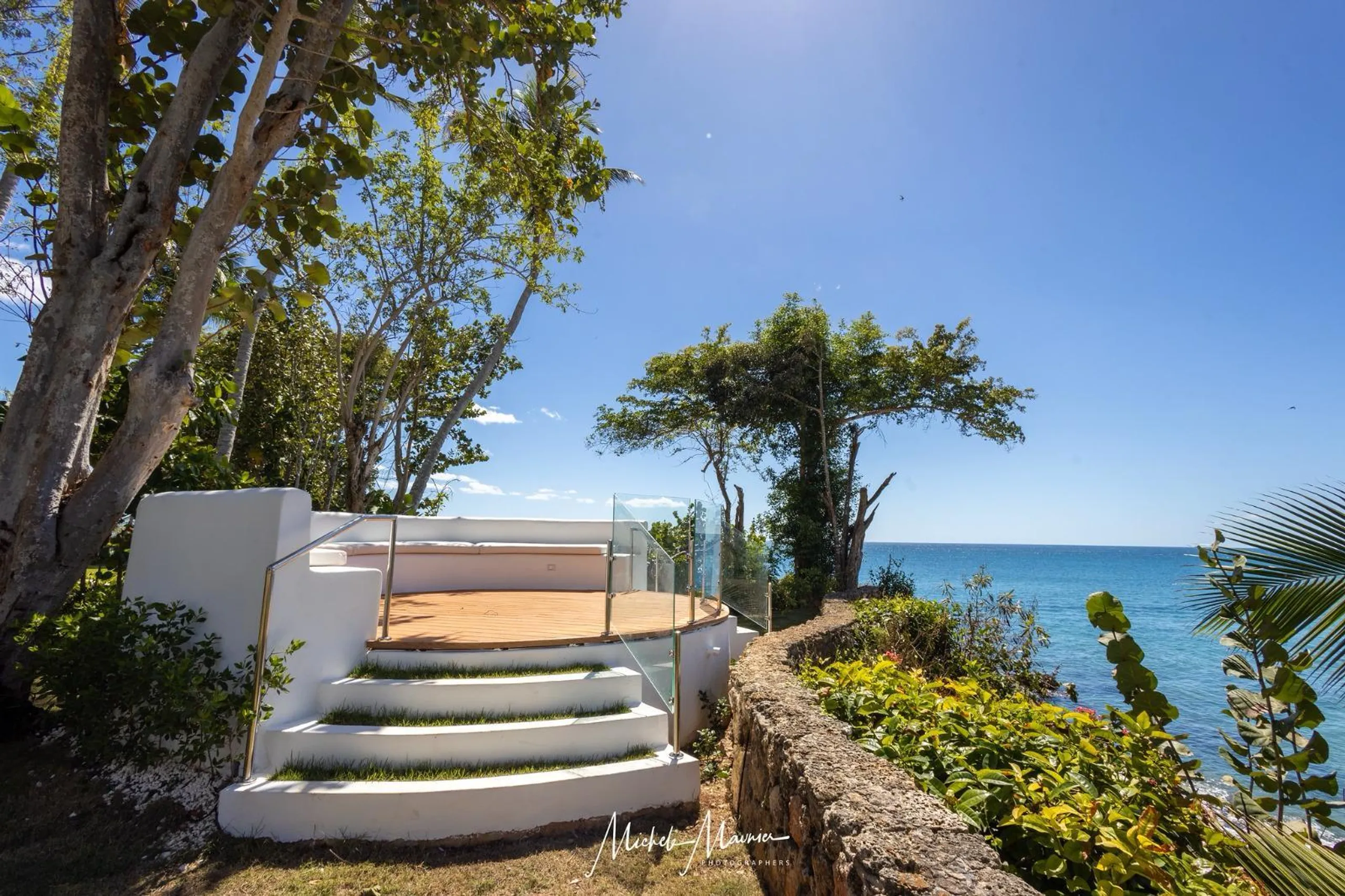 Scenic Seaview Villa with Beach Access — photograph 9