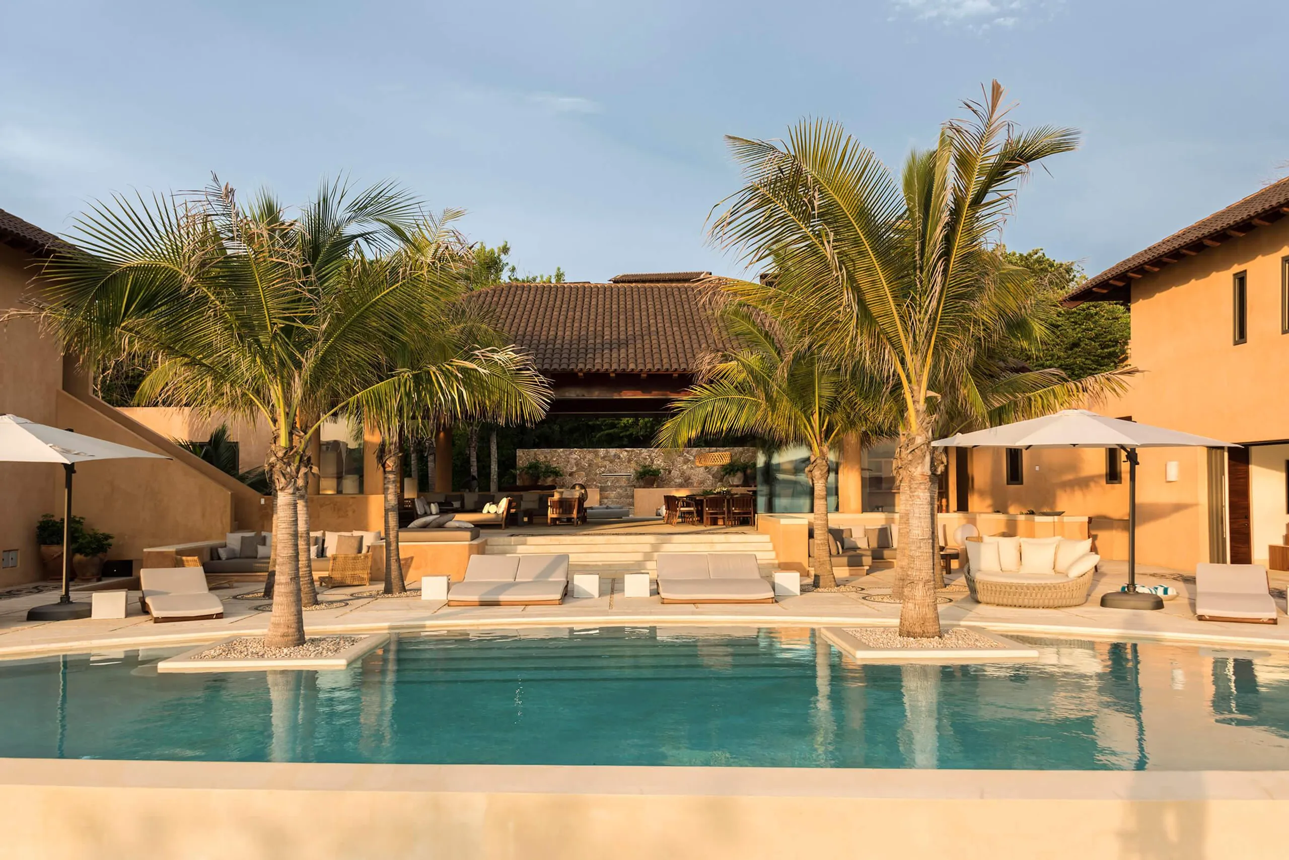 Majestic 3-Level Villa with Infinity Pool and Ocean Views in Kupuri, Kupuri