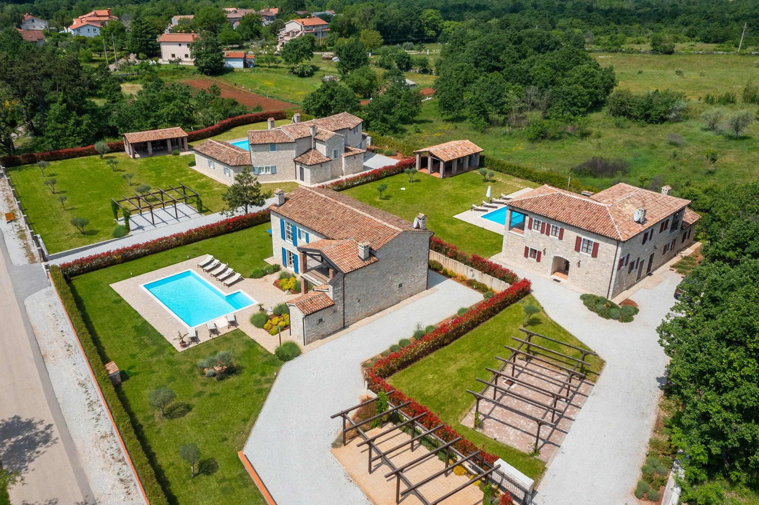 Deluxe Comfort Villa with Private Pool and Pristine Surroundings — photograph 5