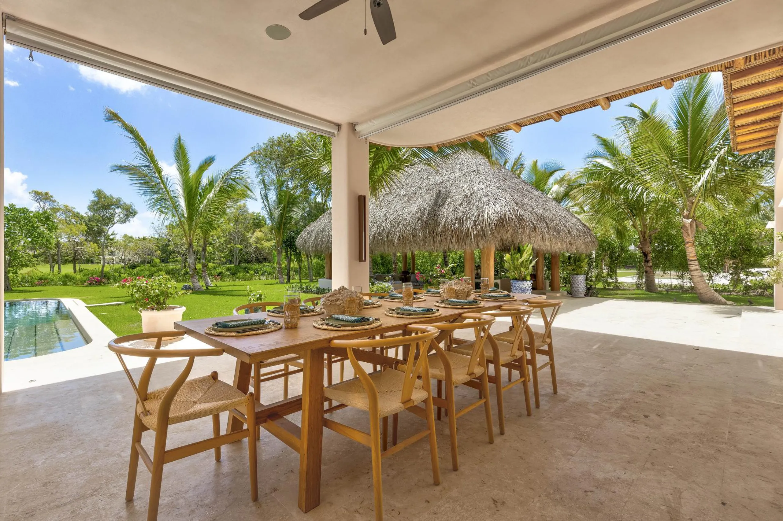 Eclectic 5BR Villa with Private Pool and Lush Surroundings — photograph 9