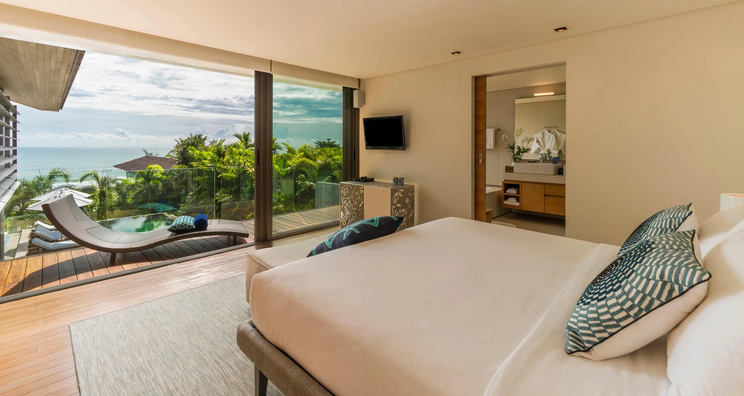 Sensational Tropical Villa with Luxury Pool — photograph 8