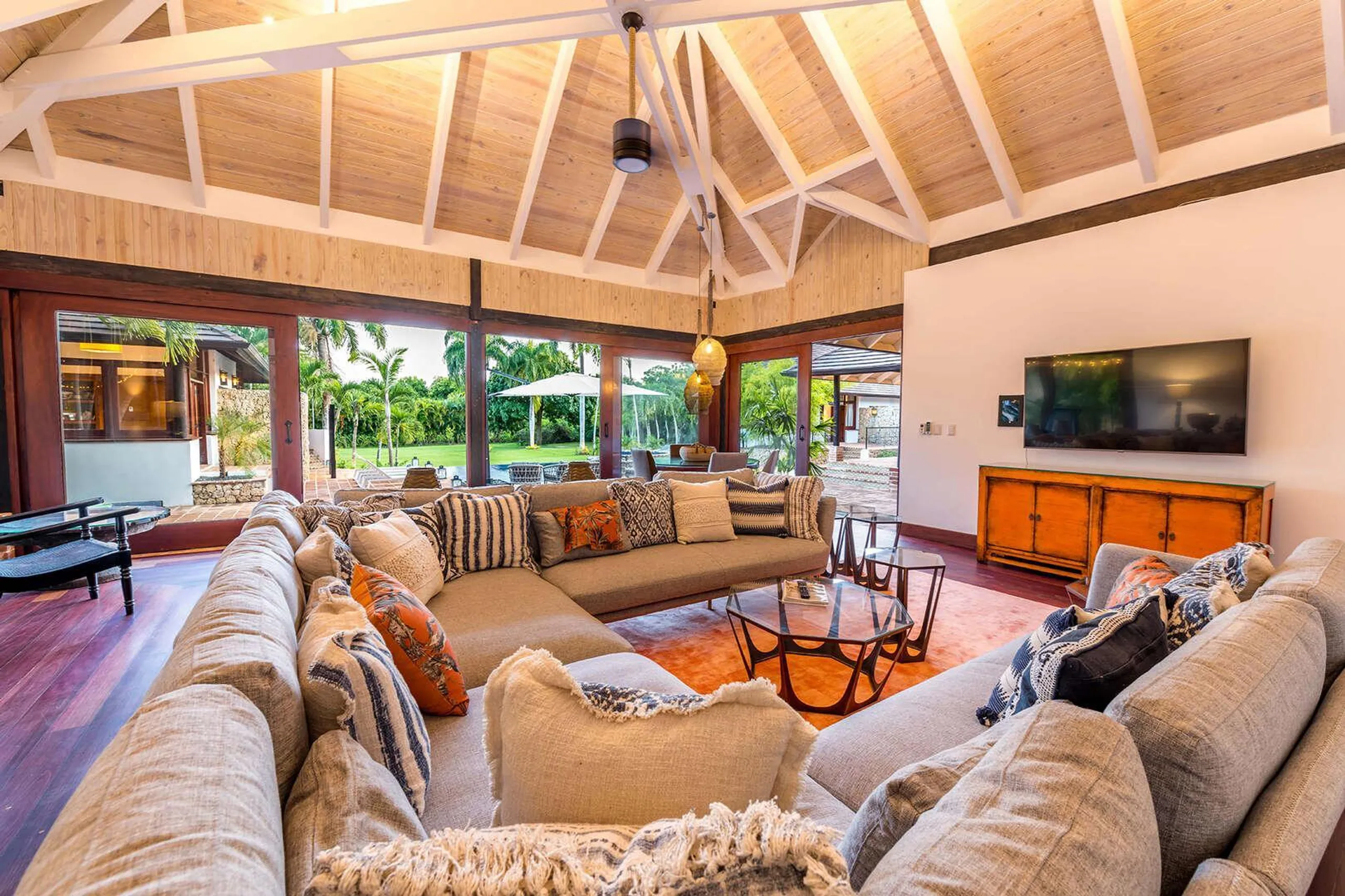 Casa de Campo's Dominican Styled with a Blend of Tropical Villa with Country Club Access — photograph 9