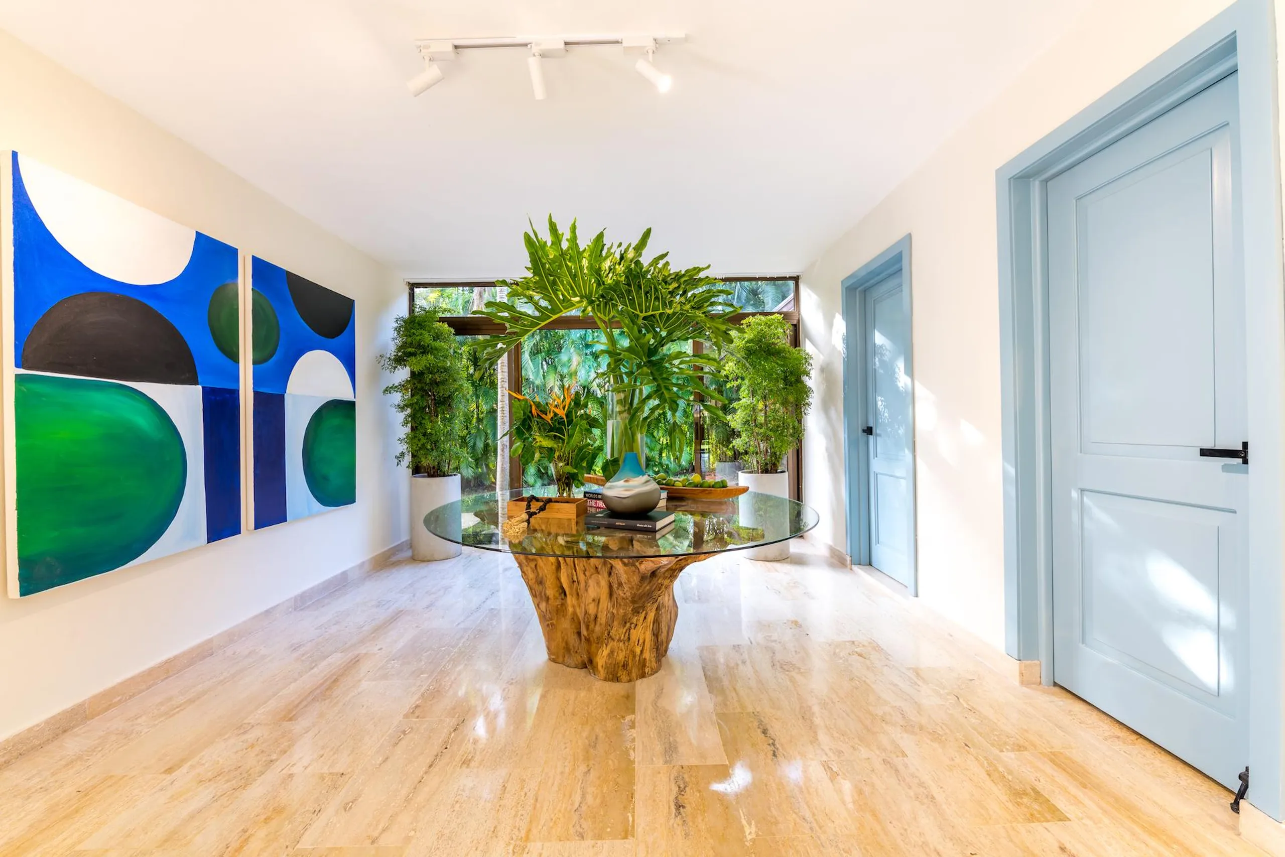 Refined Modern Villa with Swimming Pool and Minitas Beach Nearby — photograph 11
