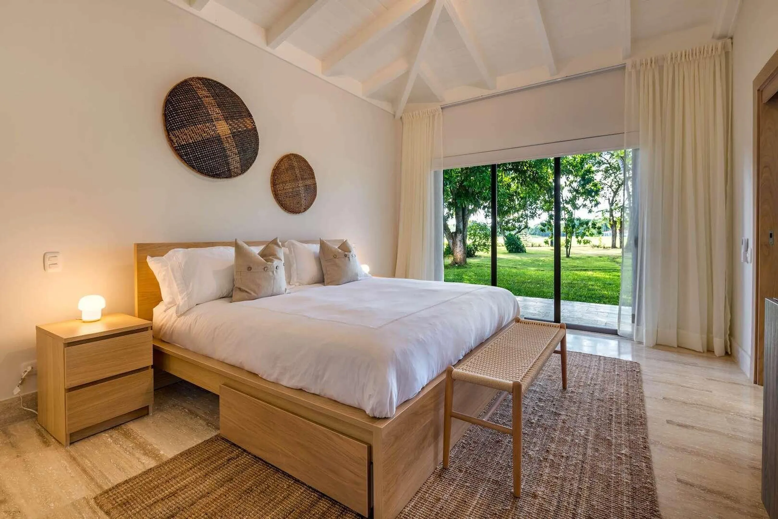 Sumptuous Villa with Spectacular Golf Course View — photograph 10