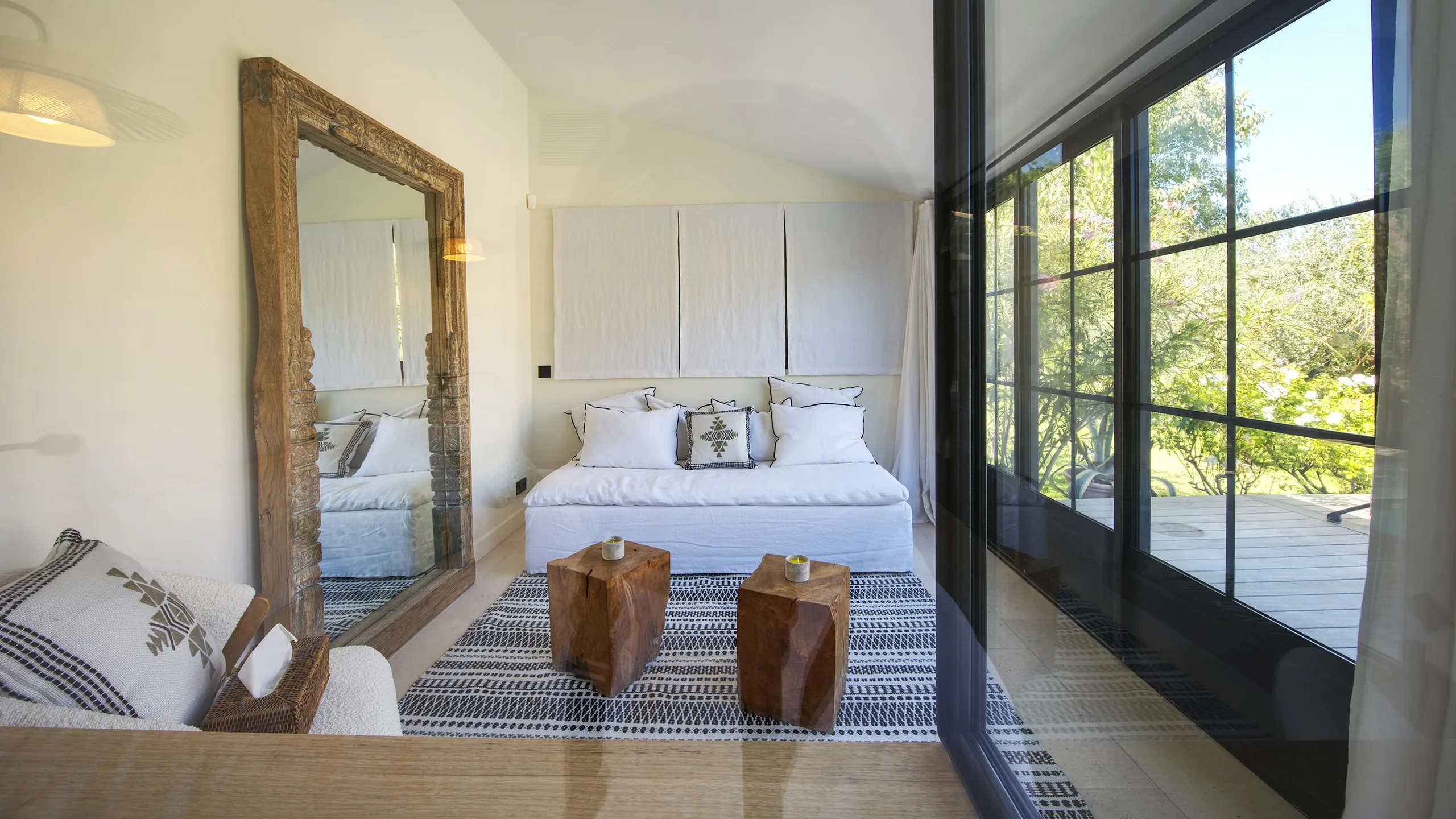 Blissful Retreat with Pool and Mountain Views — photograph 9