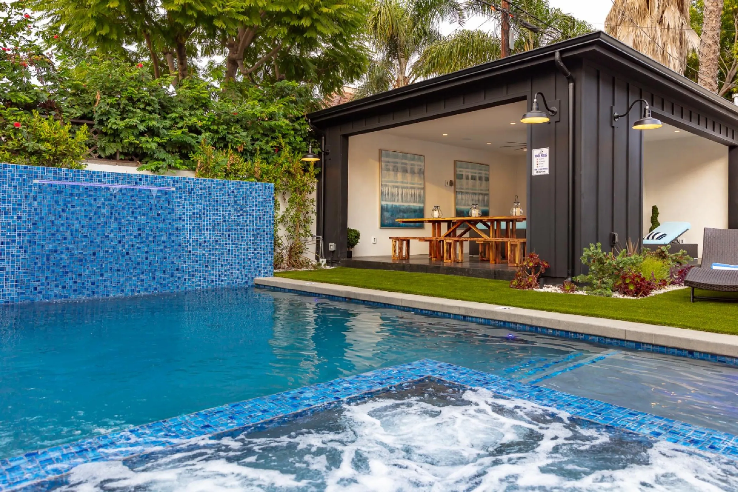 Luxury Modern Farmhouse Estate with Private Waterfall Pool — photograph 8