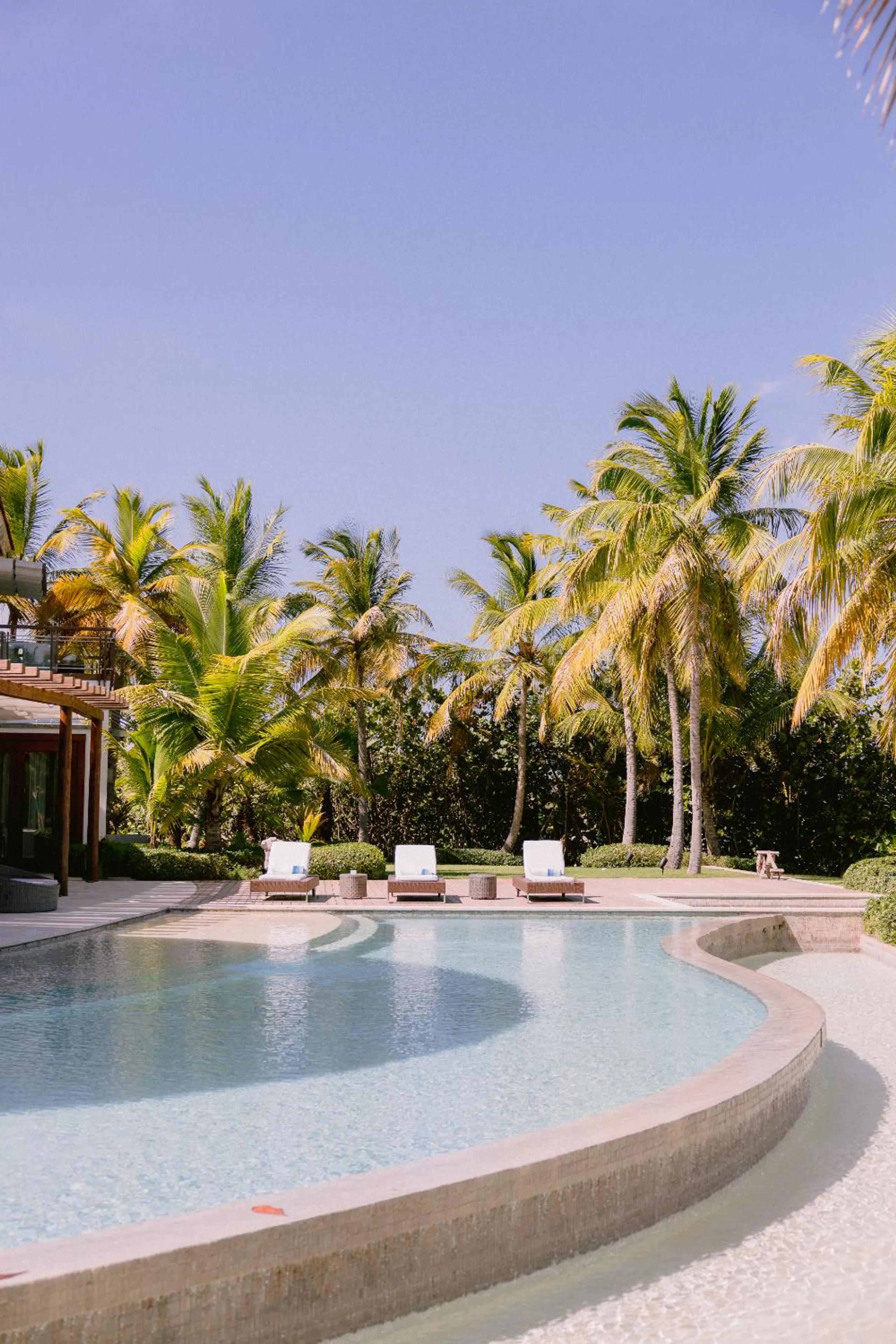 Spacious Villa with Private Pool, Chef & Golf Course Views — photograph 4