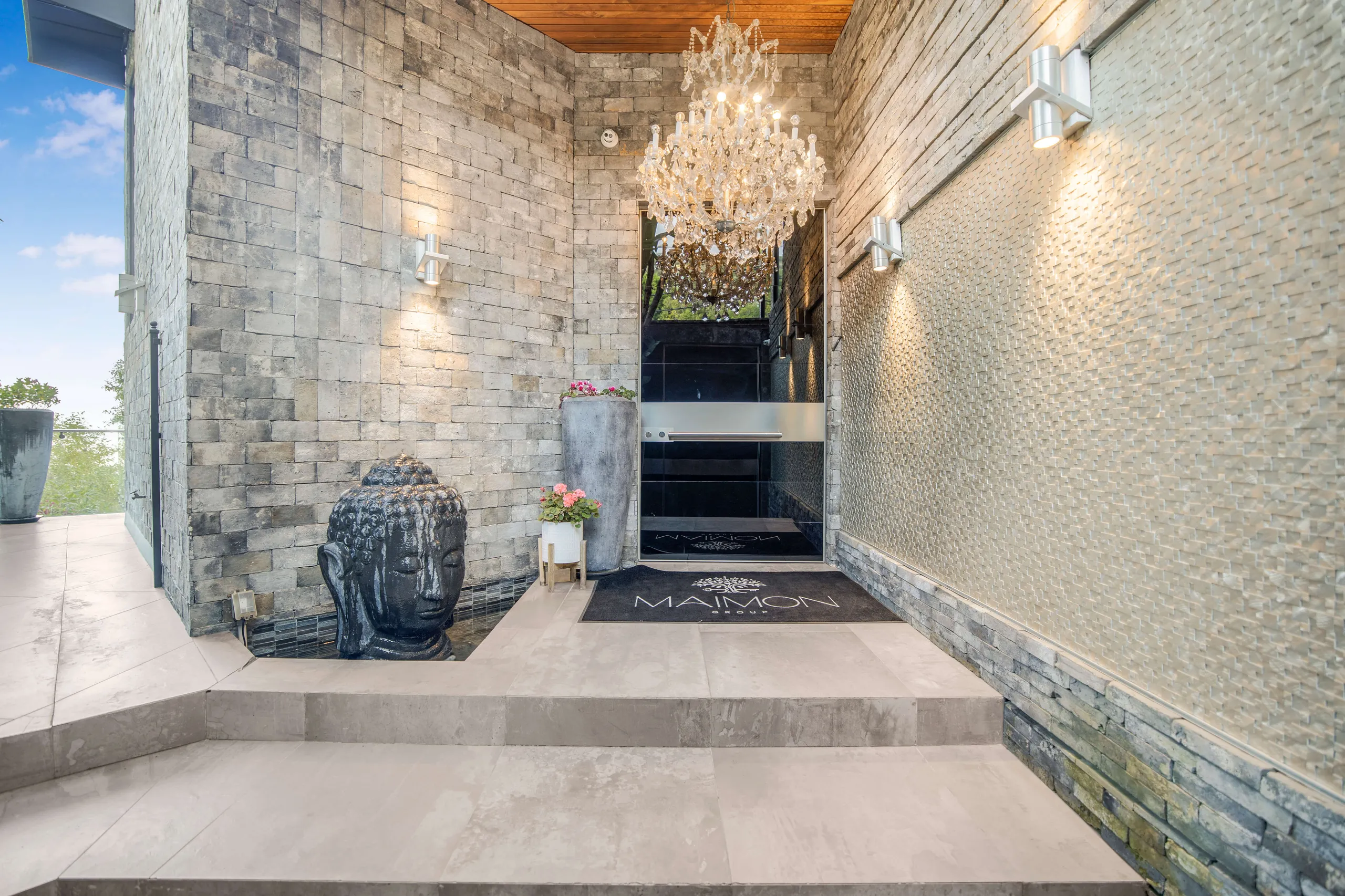 Exclusive Los Angeles Villa with Pool, Rooftop & Designer Touches — photograph 10