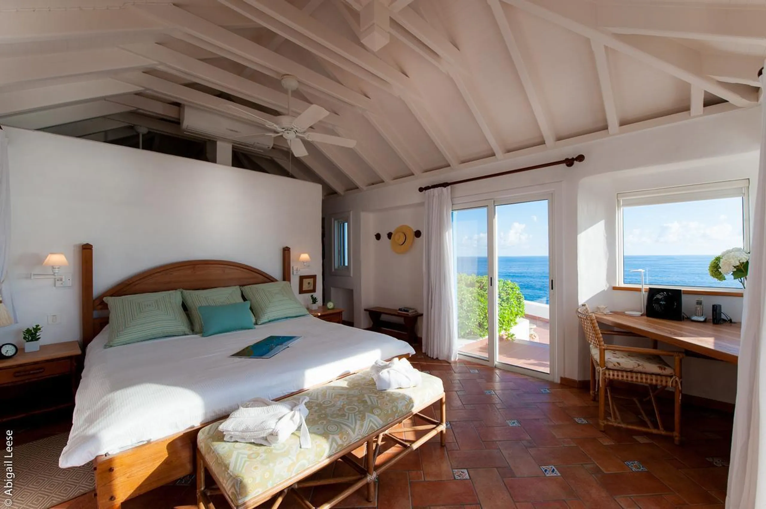 Swanky Seaside Villa with Private Pool and Walks to Beach — photograph 10