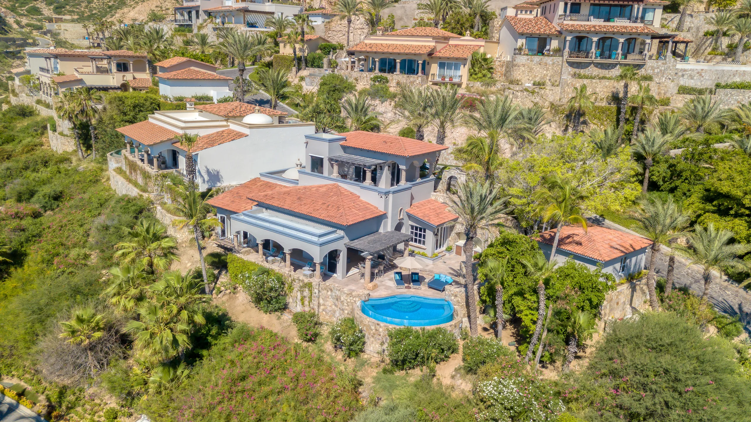 Oceanfront 3-Bedroom Villa with Private Infinity Pool & Golf Access — photograph 5