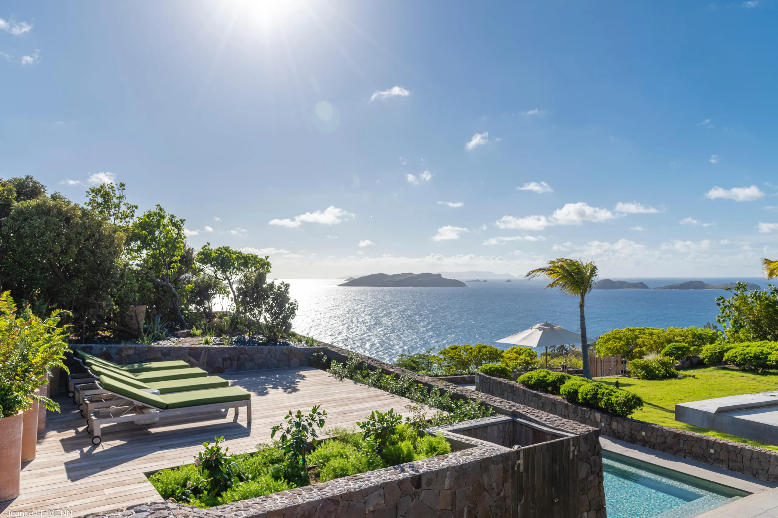 Contemporary Seaview Villa with Private Pool and Fitness Room — photograph 2