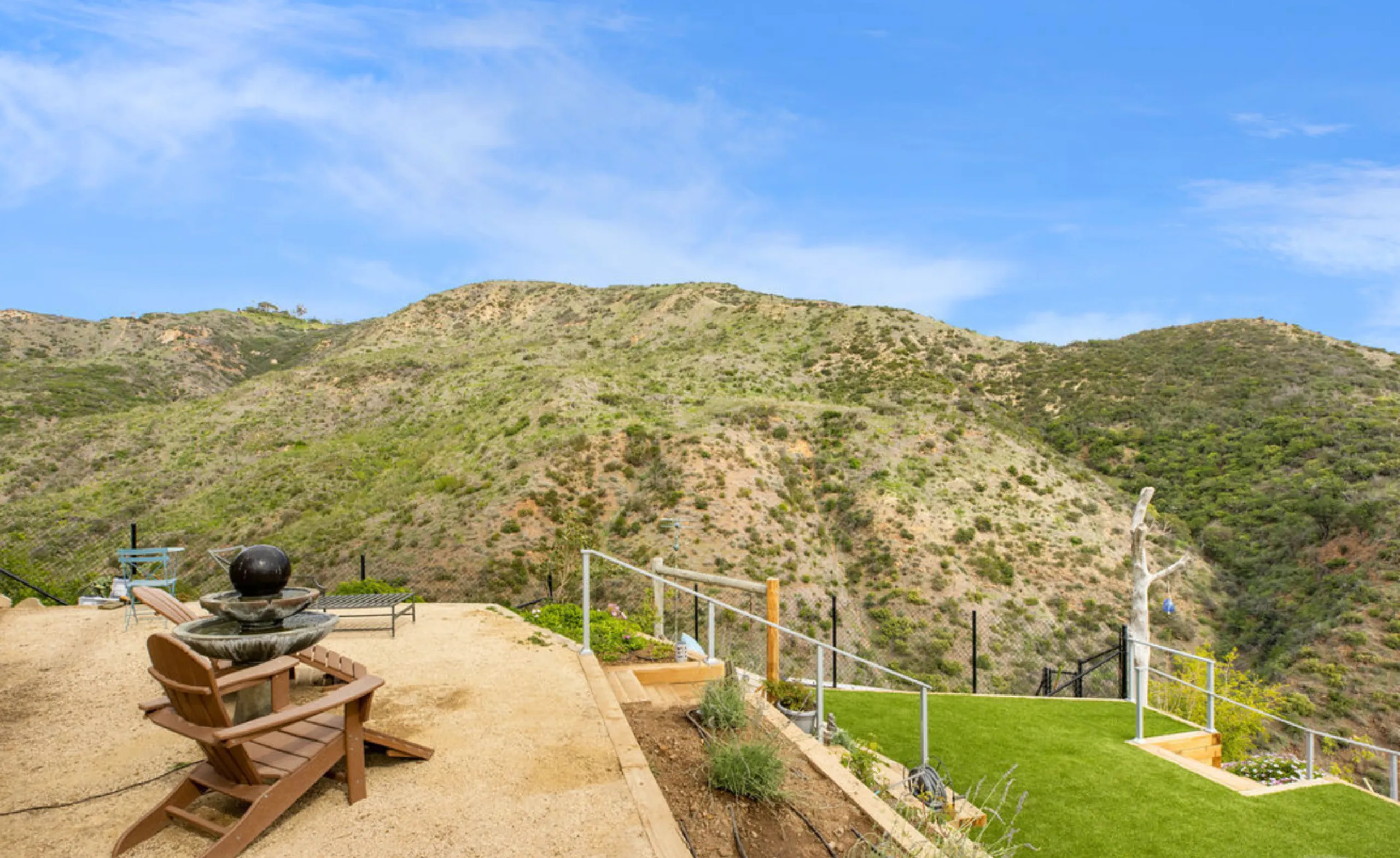 Majestic Malibu Smart Home with Ocean, Canyon & Mountain View Villa — photograph 2