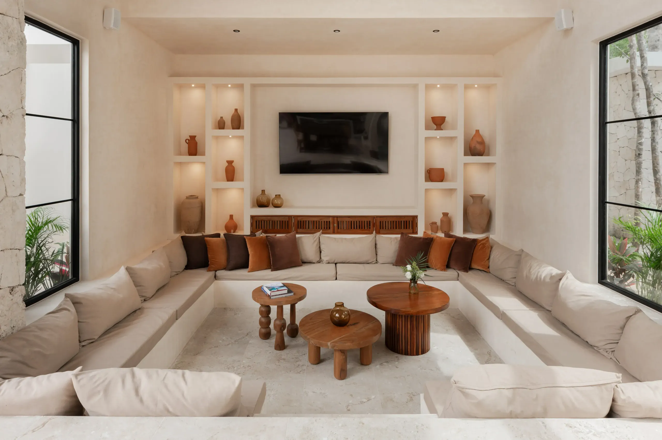 Exquisitely Furnished Estate with Pools & Jungle Views — photograph 8