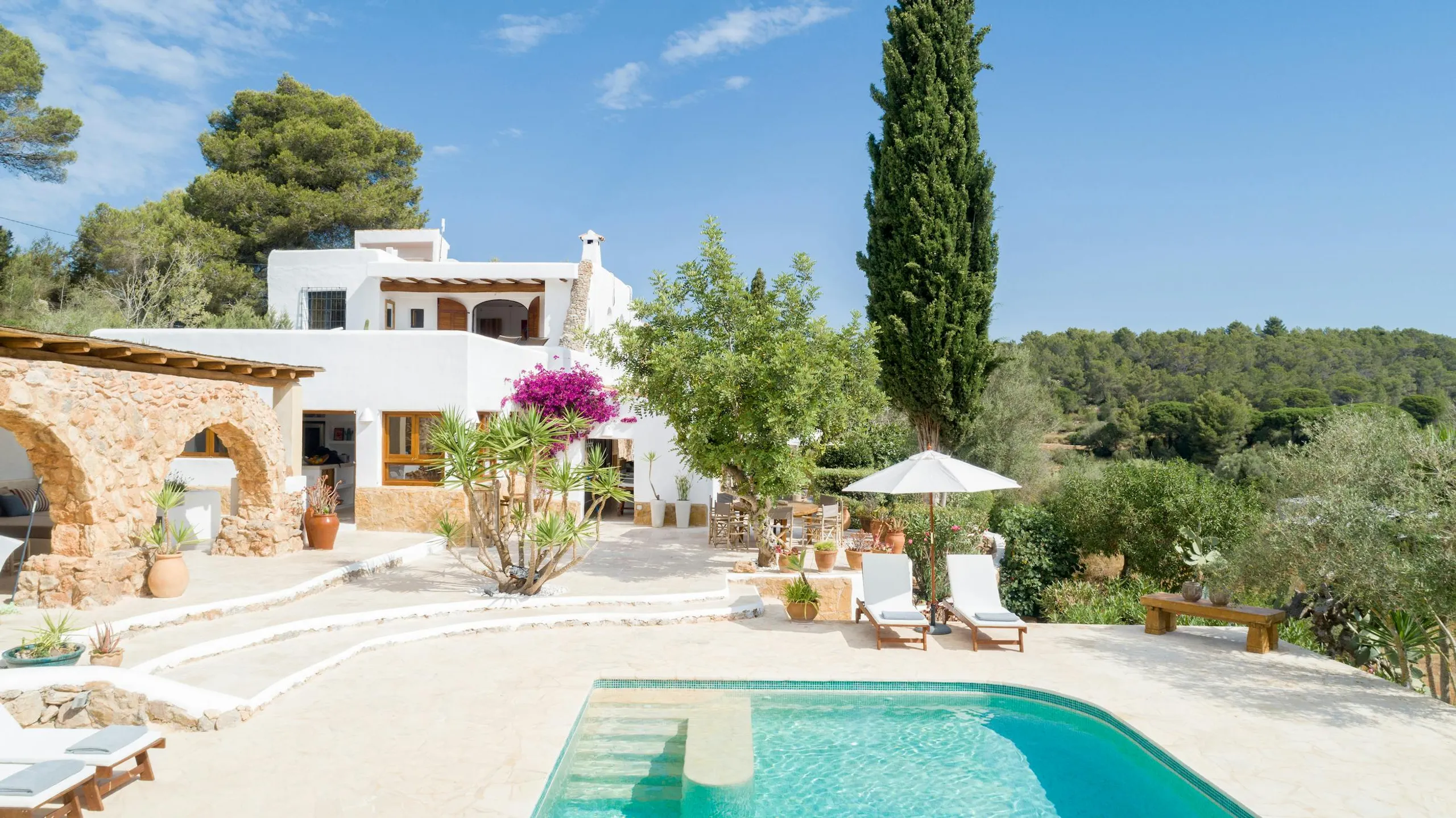 Splendid Ibiza Seaside Estate with Private Pool and Outdoor Bar and Grill — photograph 5