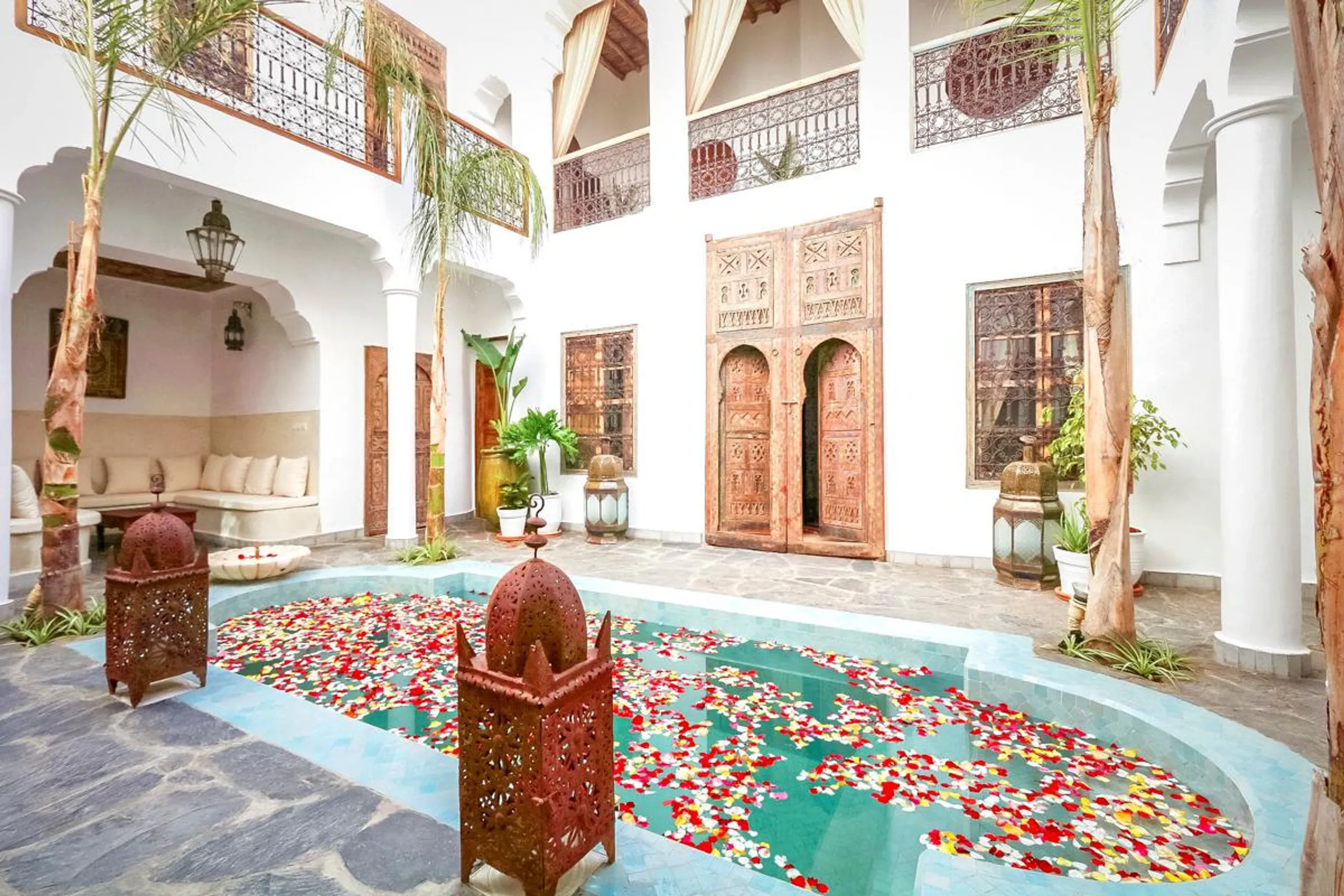 Majestic Traditional Villa in Marrakesh with Pool, Marrakech