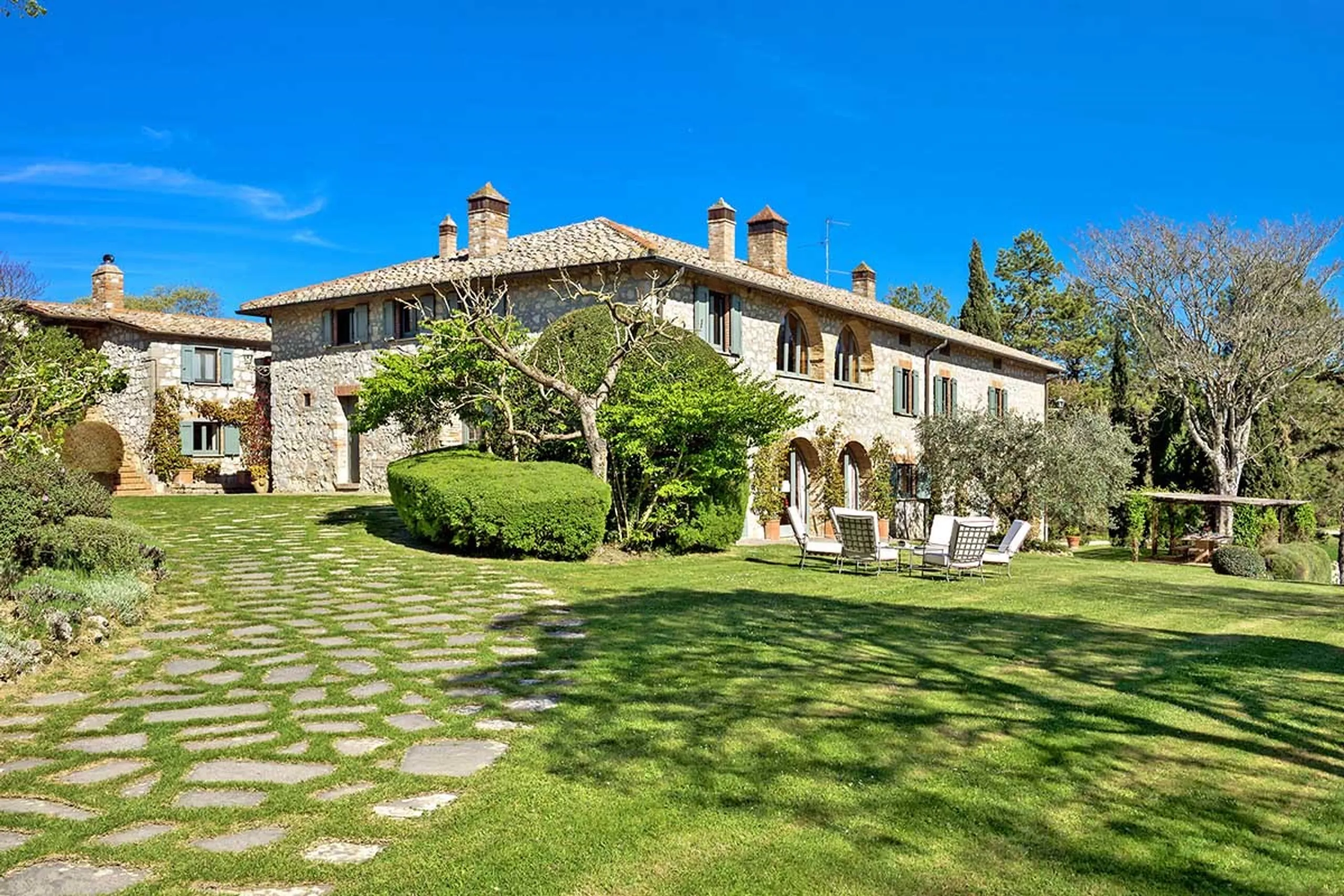 Enchanting Tuscan Heaven with Private Pool, Al Fresco and Gardens — photograph 2