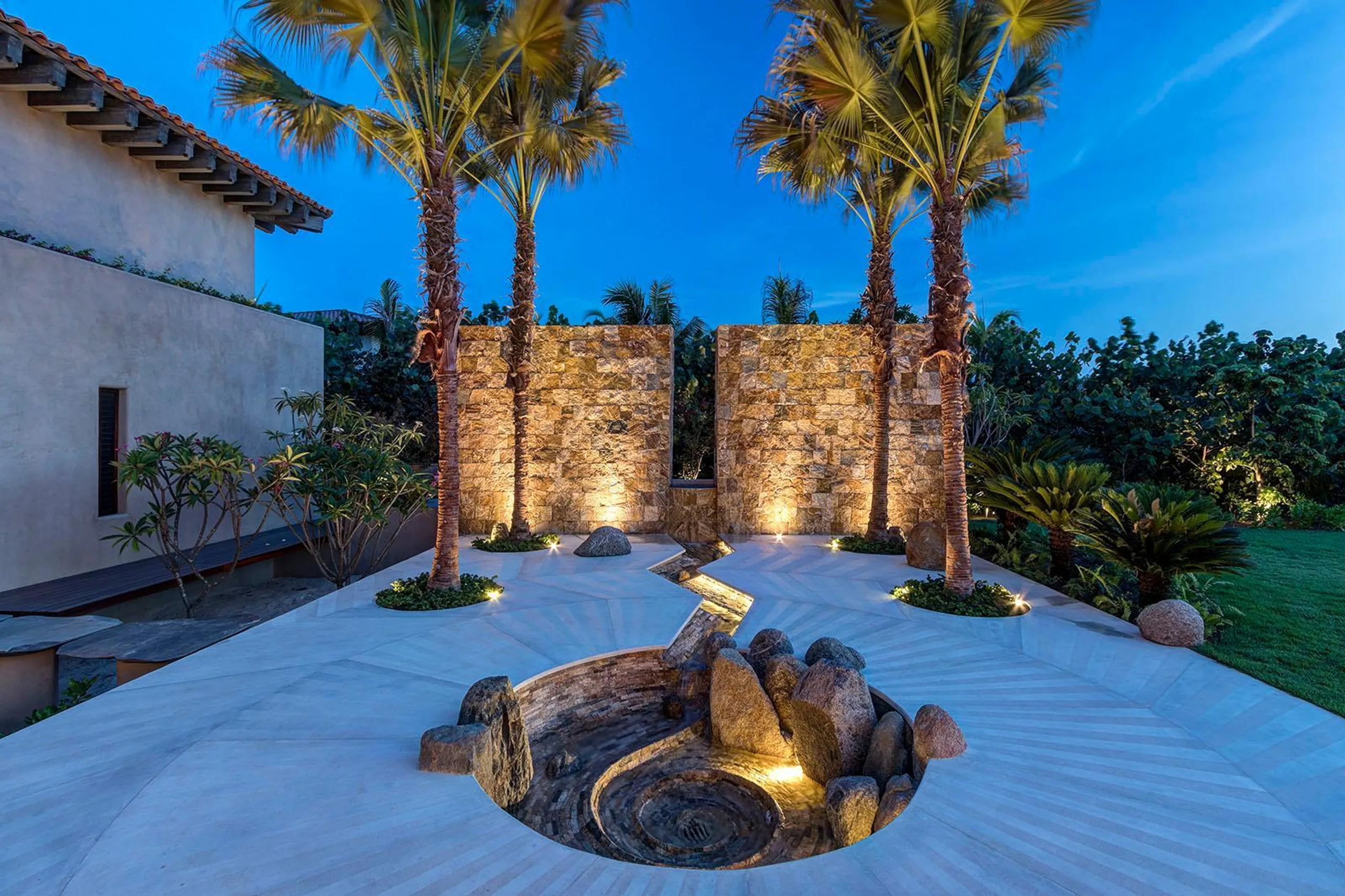 La Punta Grand Beachfront Estate with Infinity Pool and Endless Ocean Views — photograph 7