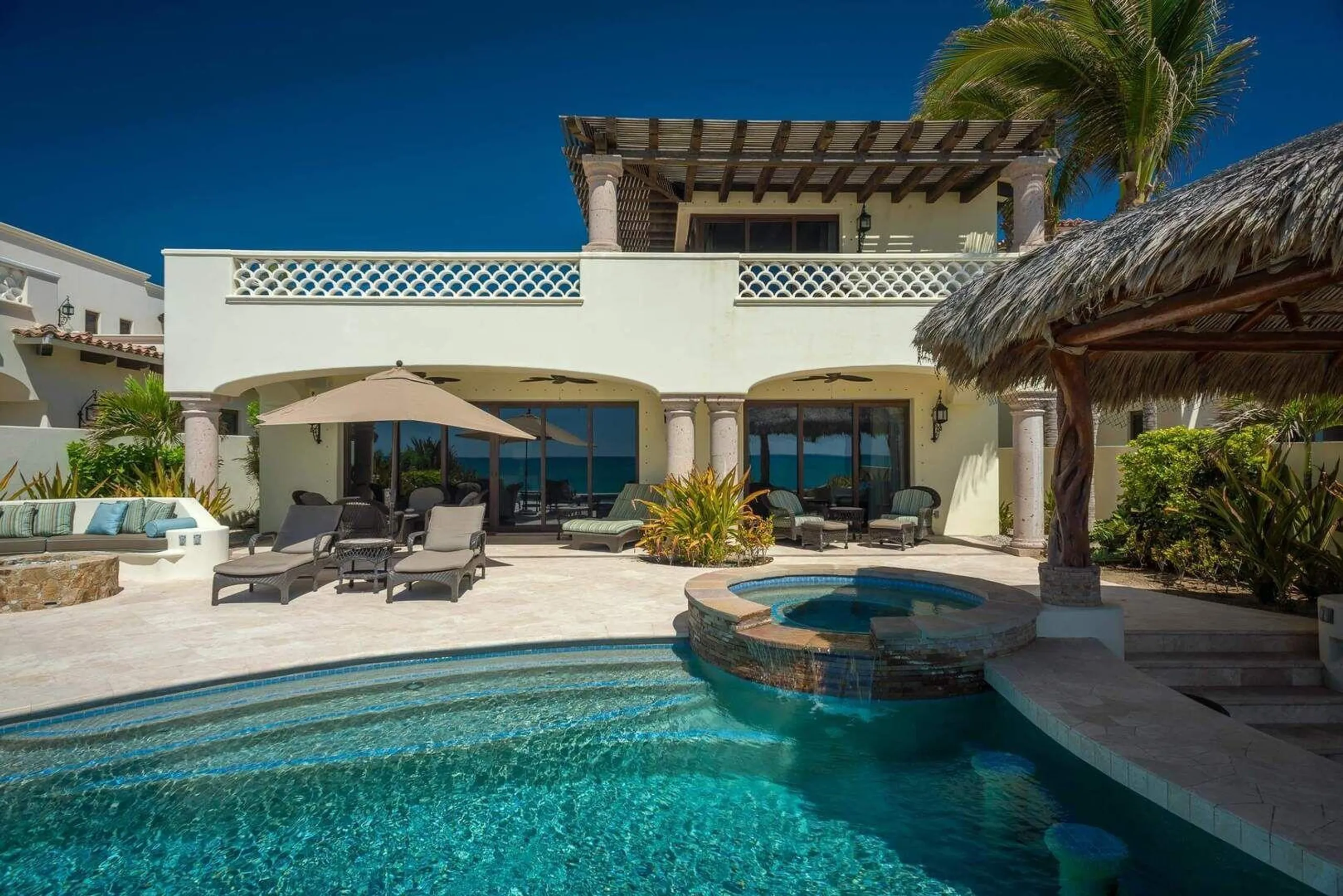 Beachfront Elegance Luxury Villa in Los Cabos in East Cape