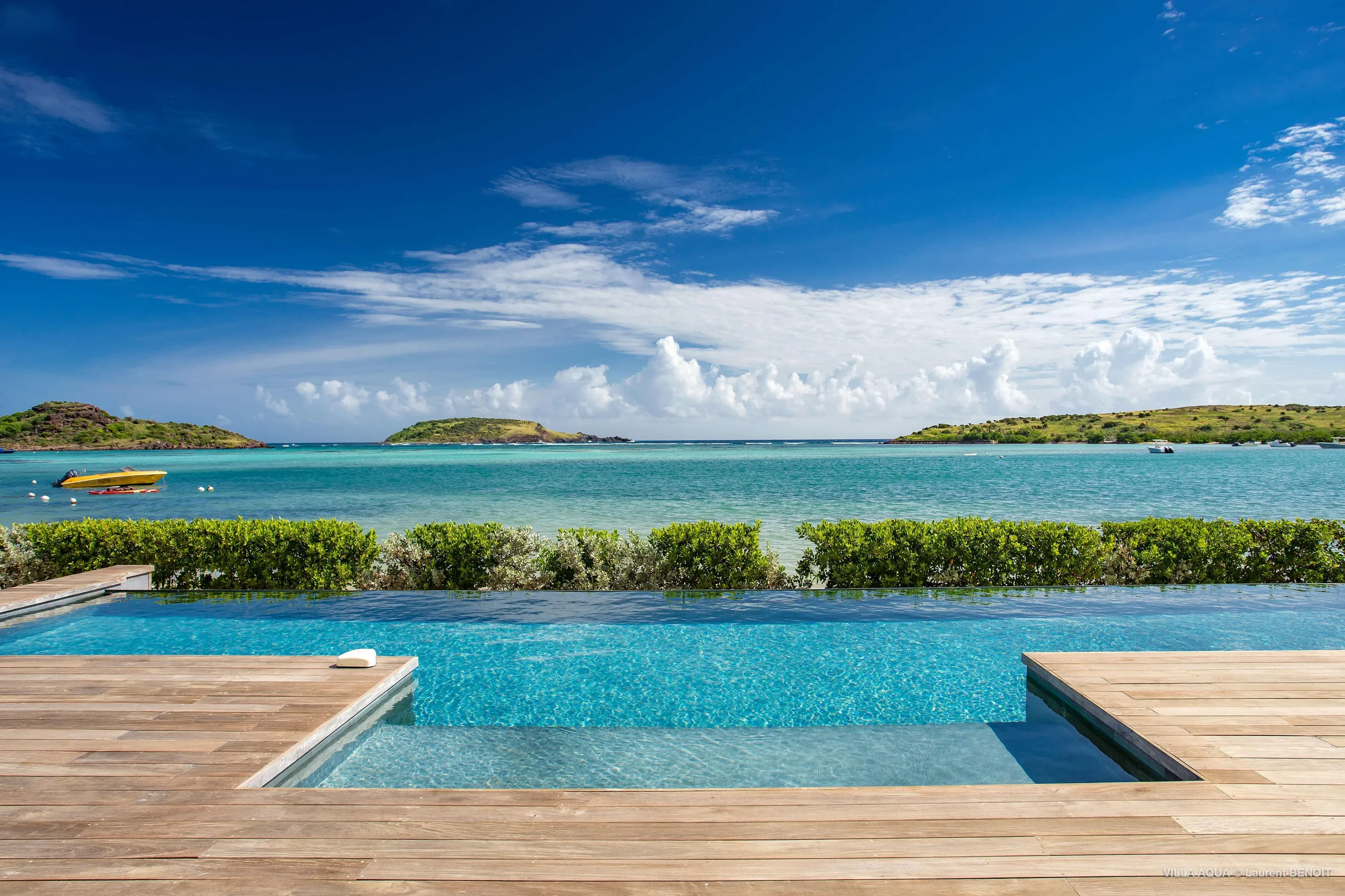 Chic Beachfront Contemporary Villa with Private Pool and Amazing Ocean Views — photograph 6