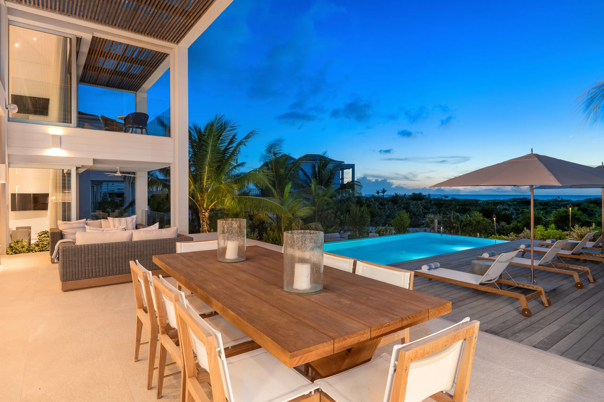 Elegant Luxe Estate in Turks & Caicos with Breathtaking Views of Grace Bay Beach — photograph 3