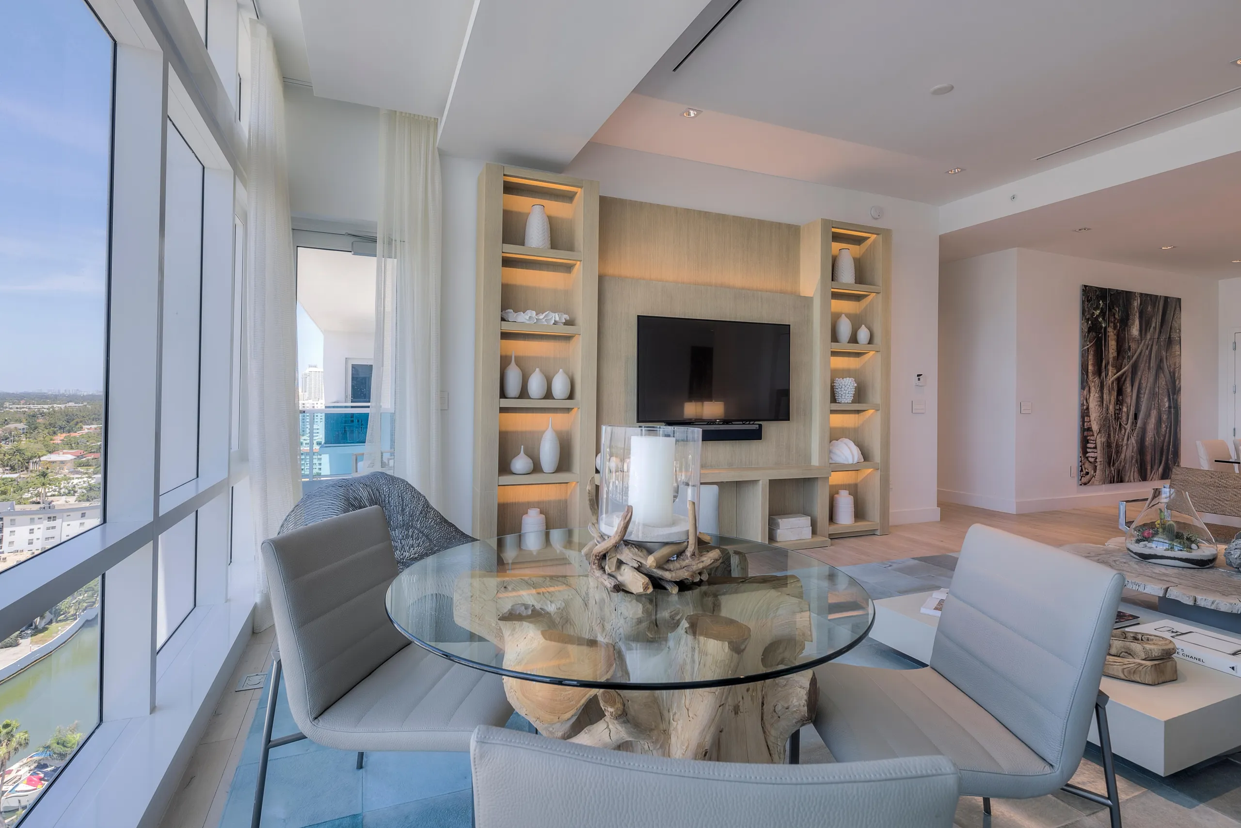 Miami Elegance Heights Penthouse with City Views — photograph 12