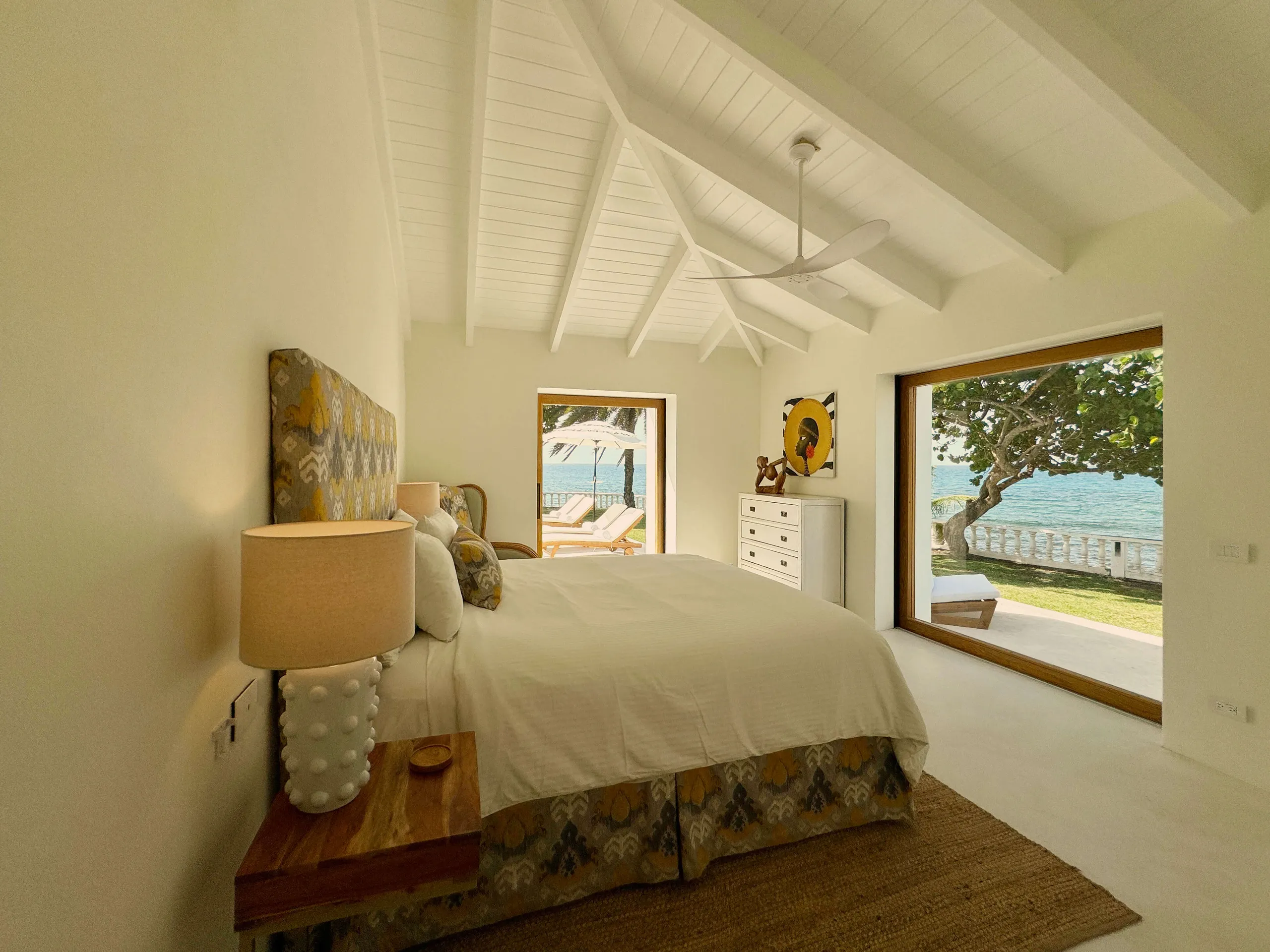 Waterfront Luxury Villa with Private Infinity Pool, Private Dock and Sea Access — photograph 8