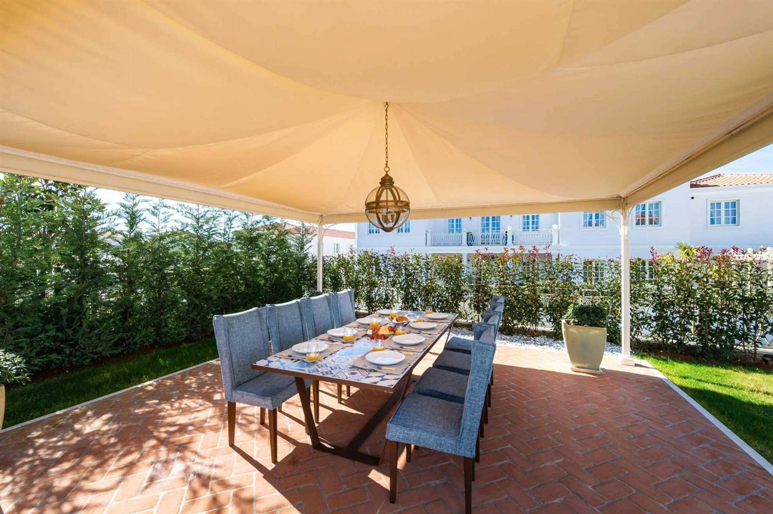 Majestic Villa with Private Pool and Stunning Garden — photograph 6