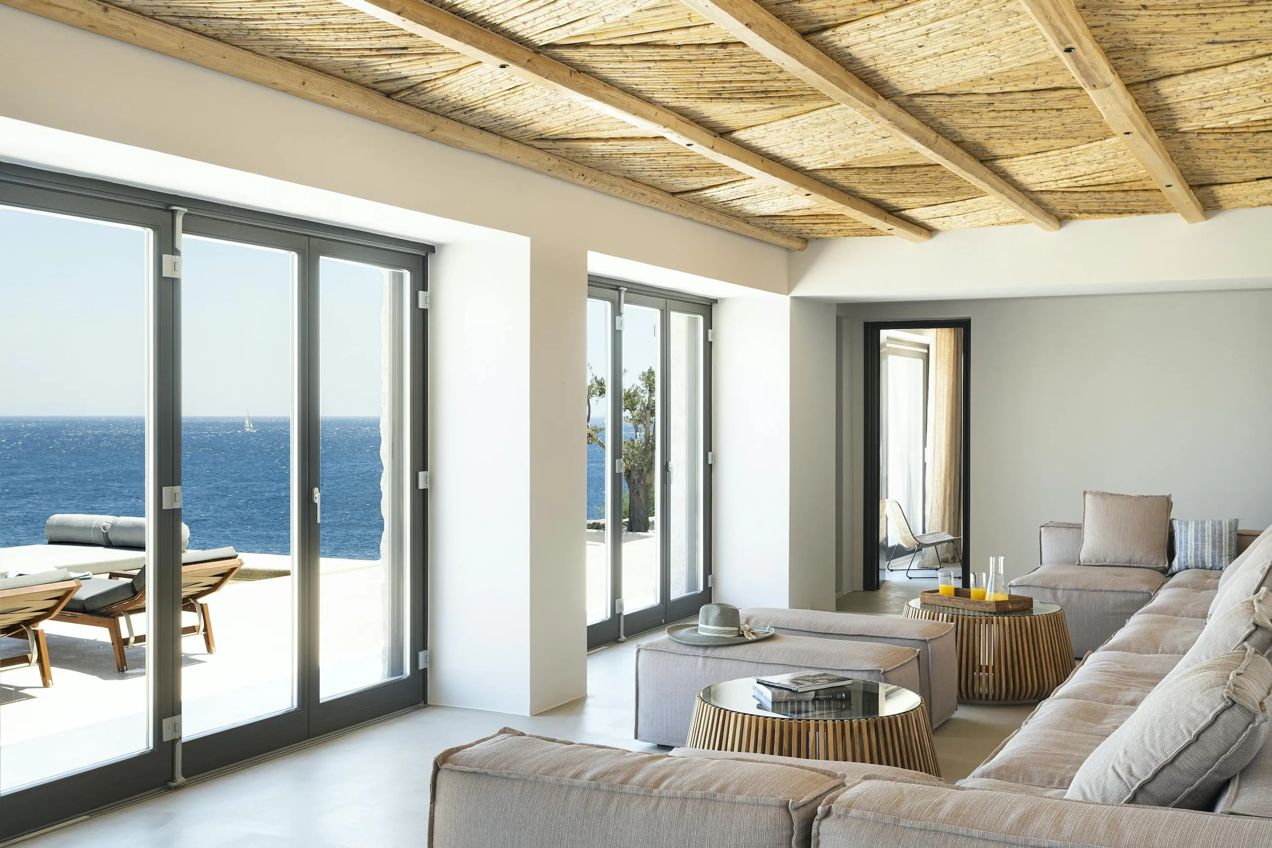 Glorious Mykonos Estate with Infinity Pool and Walks to Beach — photograph 10
